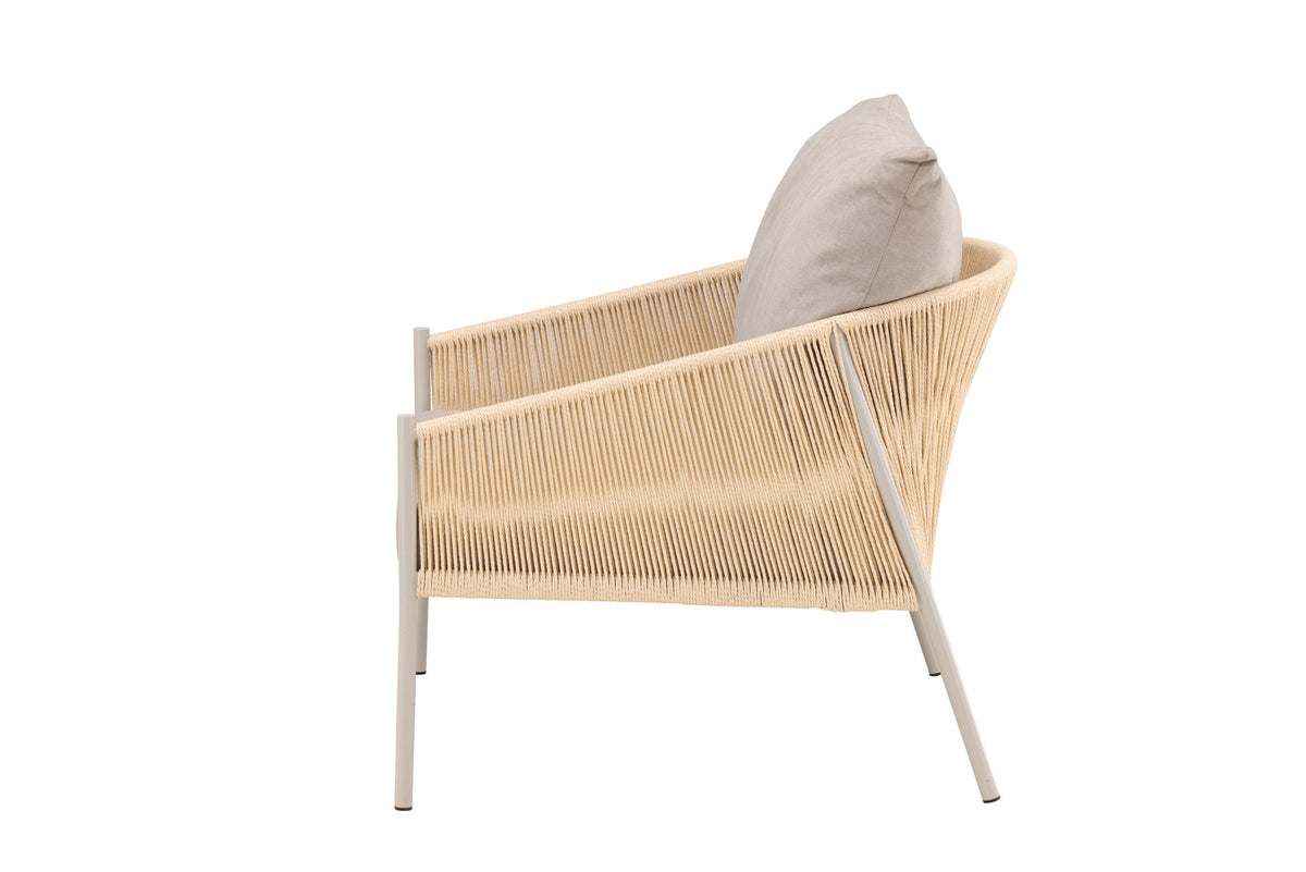 Louie Sessel in Beige präsentiert im Onlineshop von KAQTU Design AG. Sessel mit Armlehnen ist von Vind