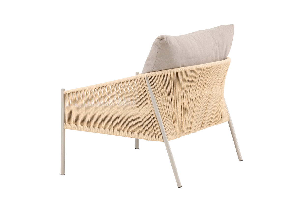 Louie Sessel in Beige präsentiert im Onlineshop von KAQTU Design AG. Sessel mit Armlehnen ist von Vind