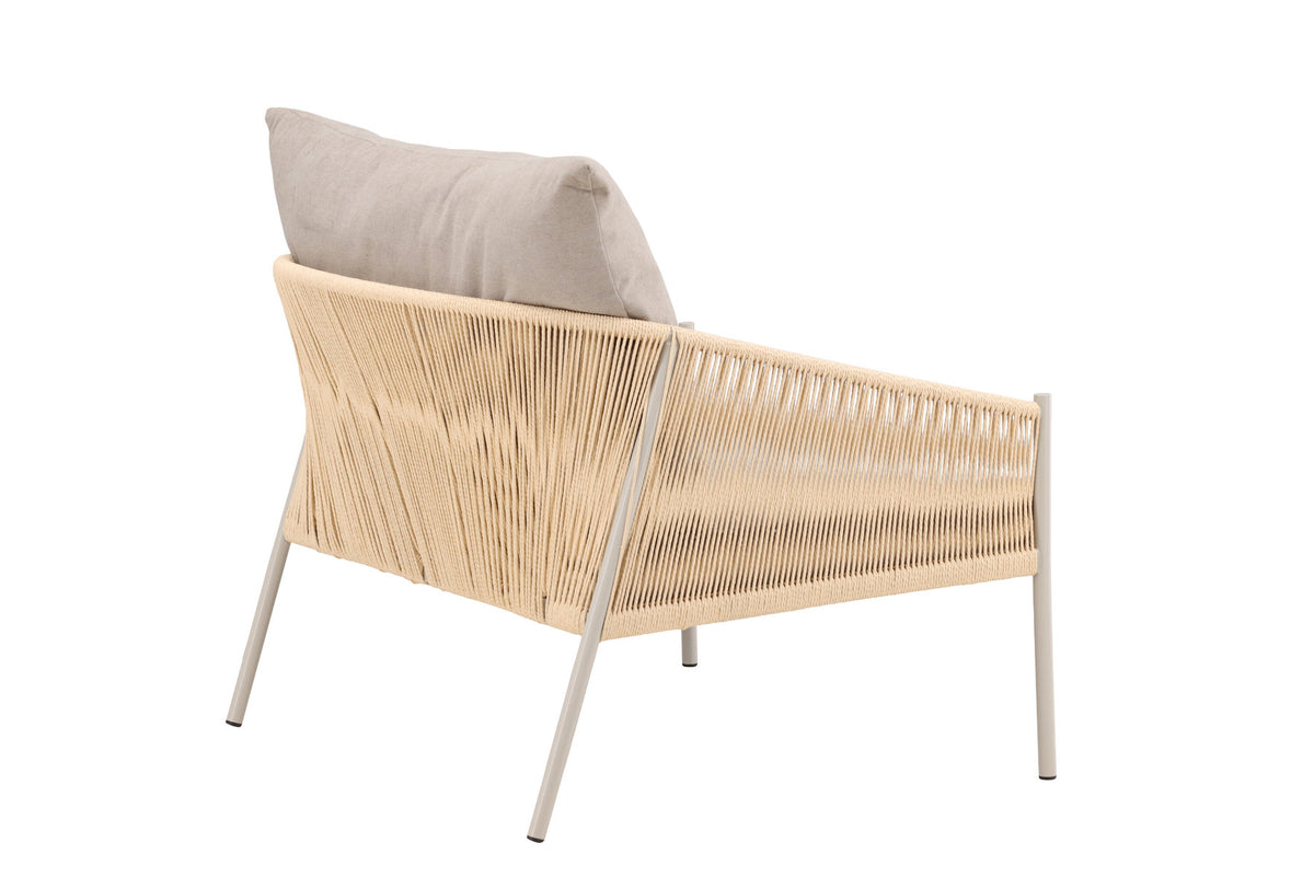 Louie Sessel in Beige präsentiert im Onlineshop von KAQTU Design AG. Sessel mit Armlehnen ist von Vind