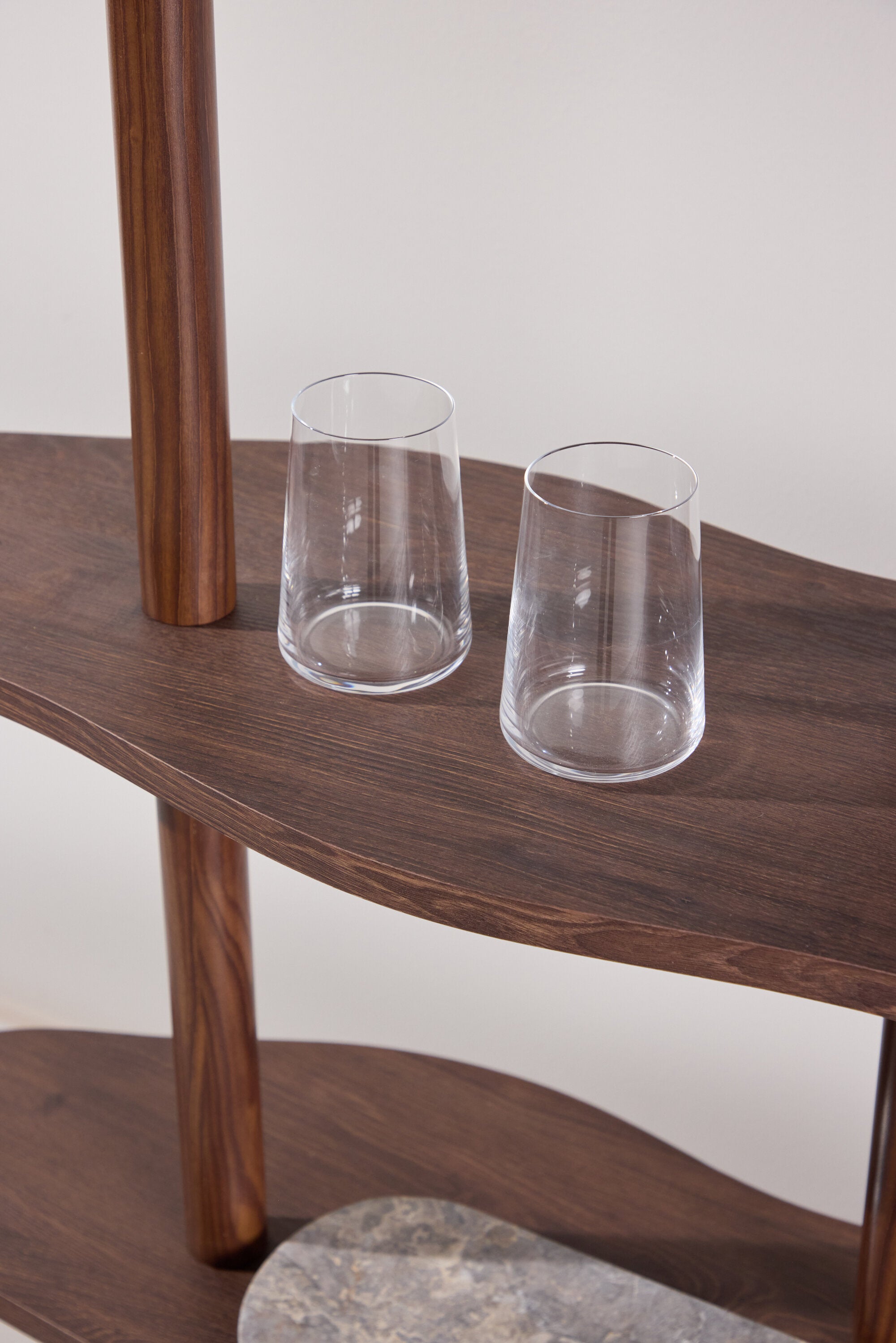 Moln Regal in Mokka präsentiert im Onlineshop von KAQTU Design AG. Standregal ist von Vind