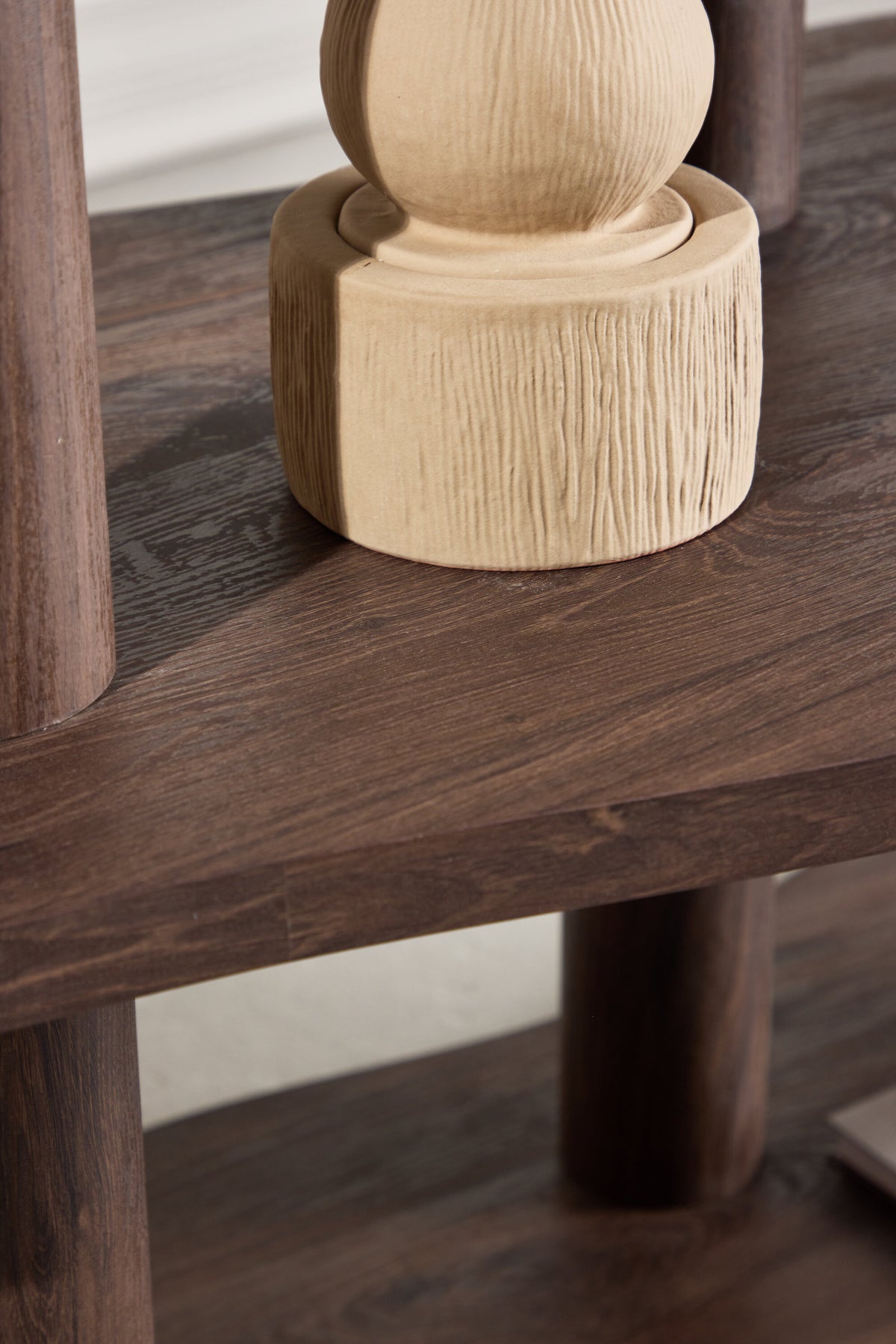 Moln Regal in Mokka präsentiert im Onlineshop von KAQTU Design AG. Standregal ist von Vind