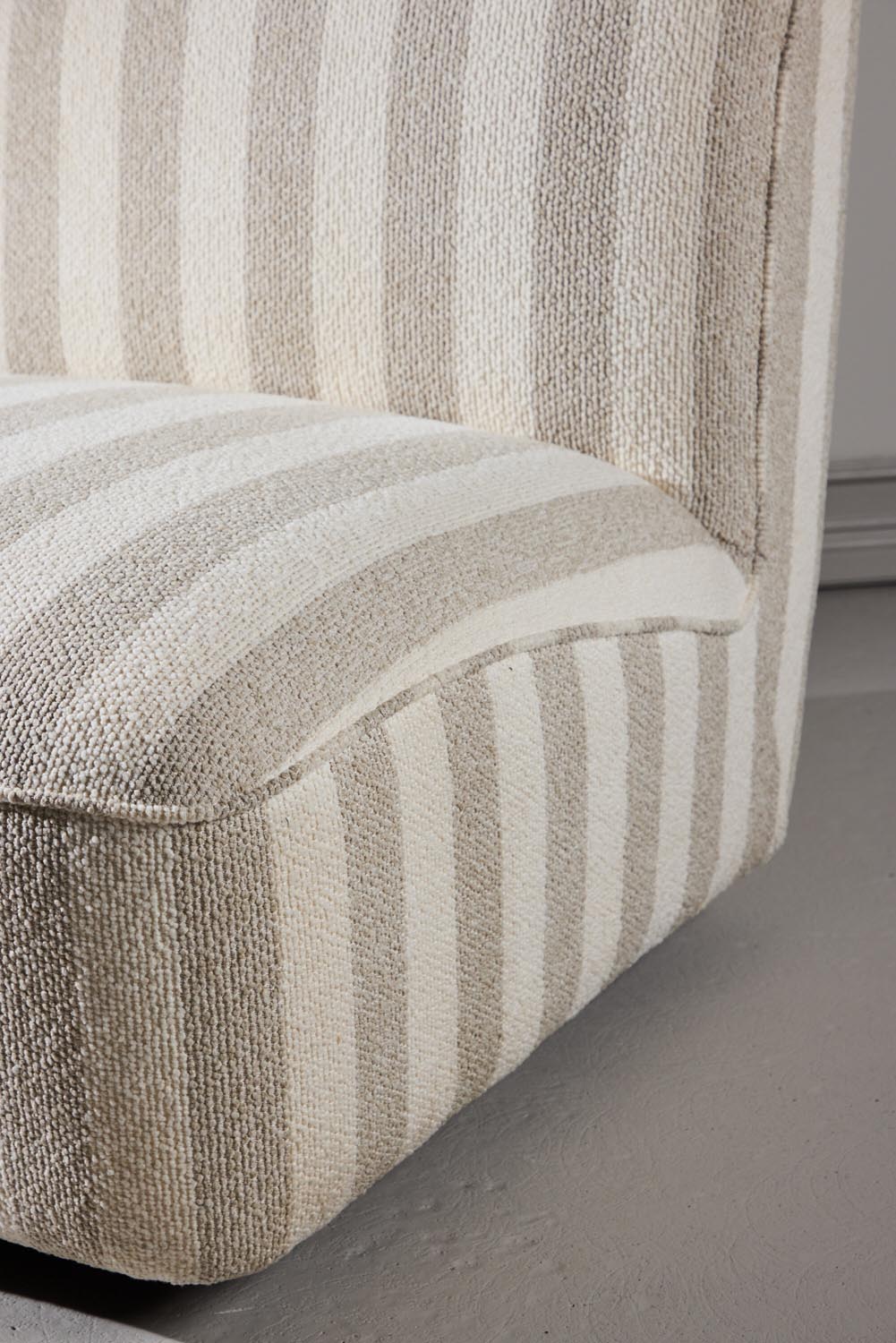 My Loungestuhl in Beige präsentiert im Onlineshop von KAQTU Design AG. Outdoor-Sessel ist von Venture Home