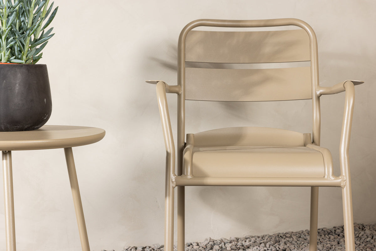 Faro Café Set in Beige/Beige präsentiert im Onlineshop von KAQTU Design AG. Gartentischset ist von Venture Home