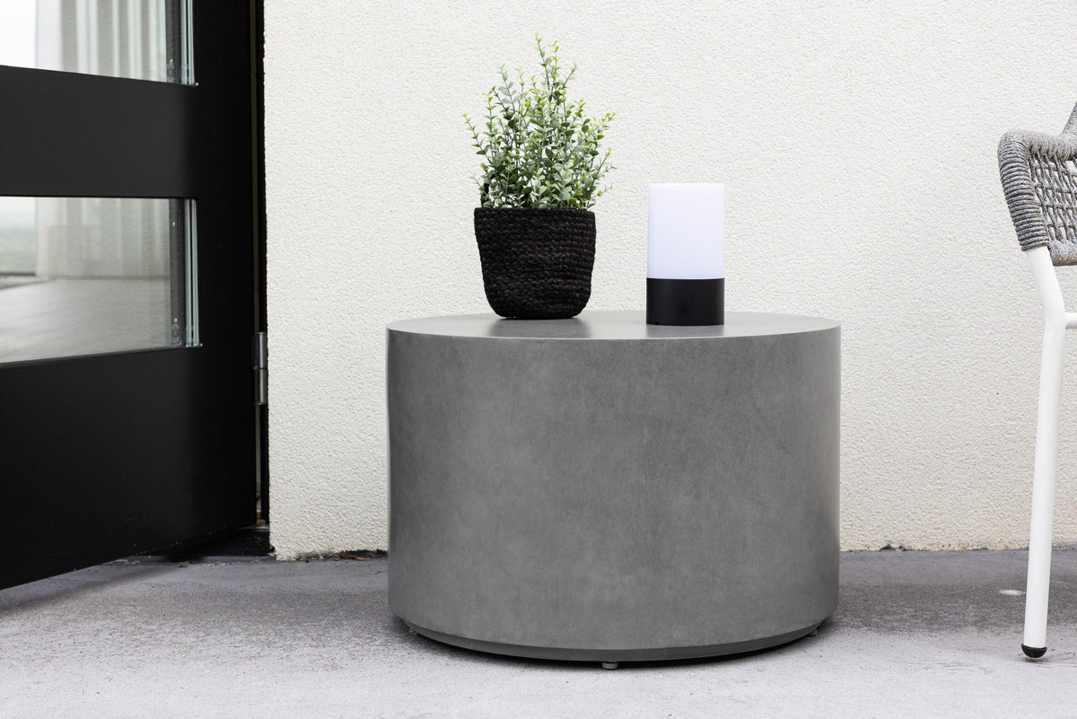 Lissabon Beistelltisch in Grau präsentiert im Onlineshop von KAQTU Design AG. Beistelltisch Outdoor ist von Venture Home