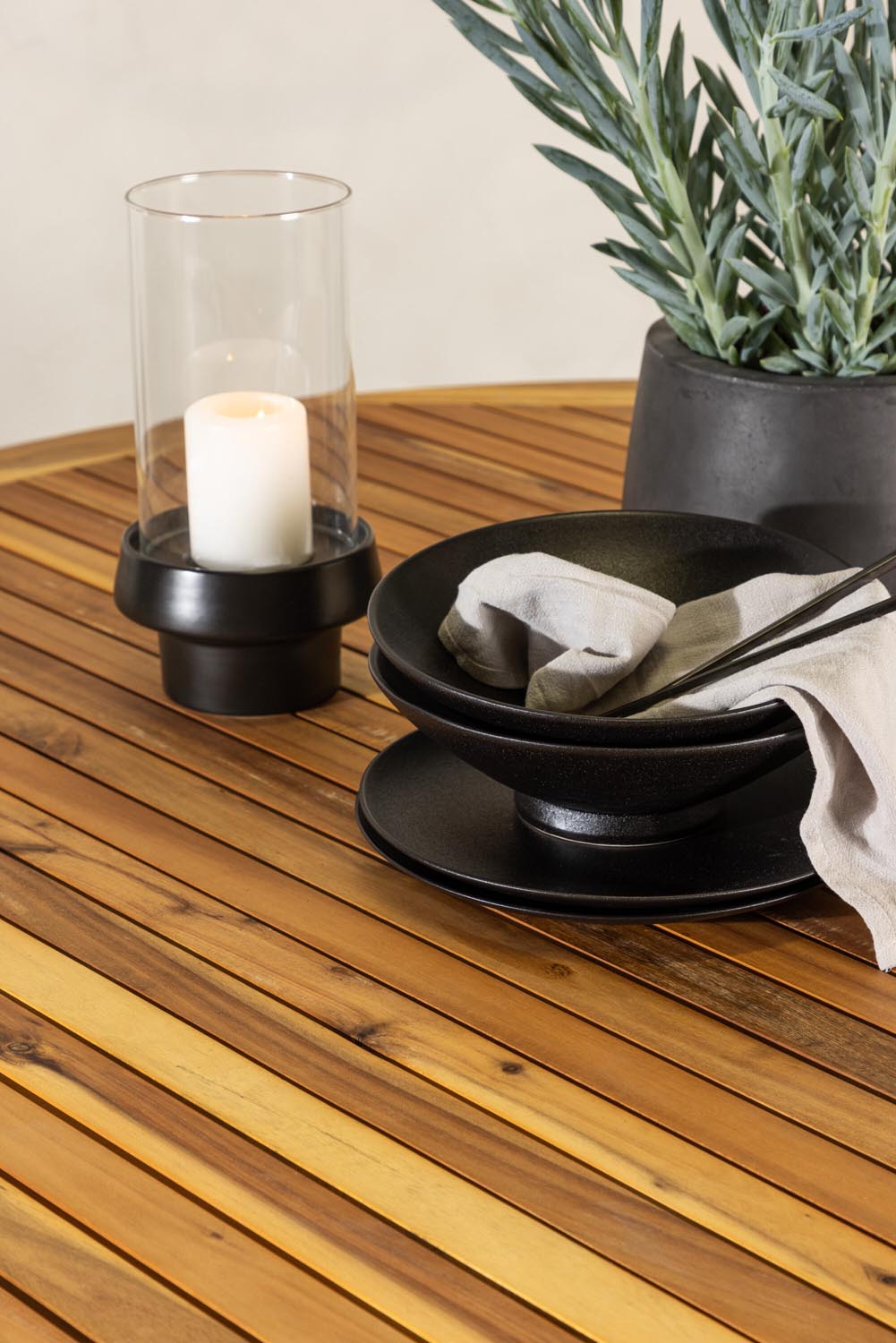 Tucumán Gartentisch rund in Natur präsentiert im Onlineshop von KAQTU Design AG. Gartentisch ist von Venture Home