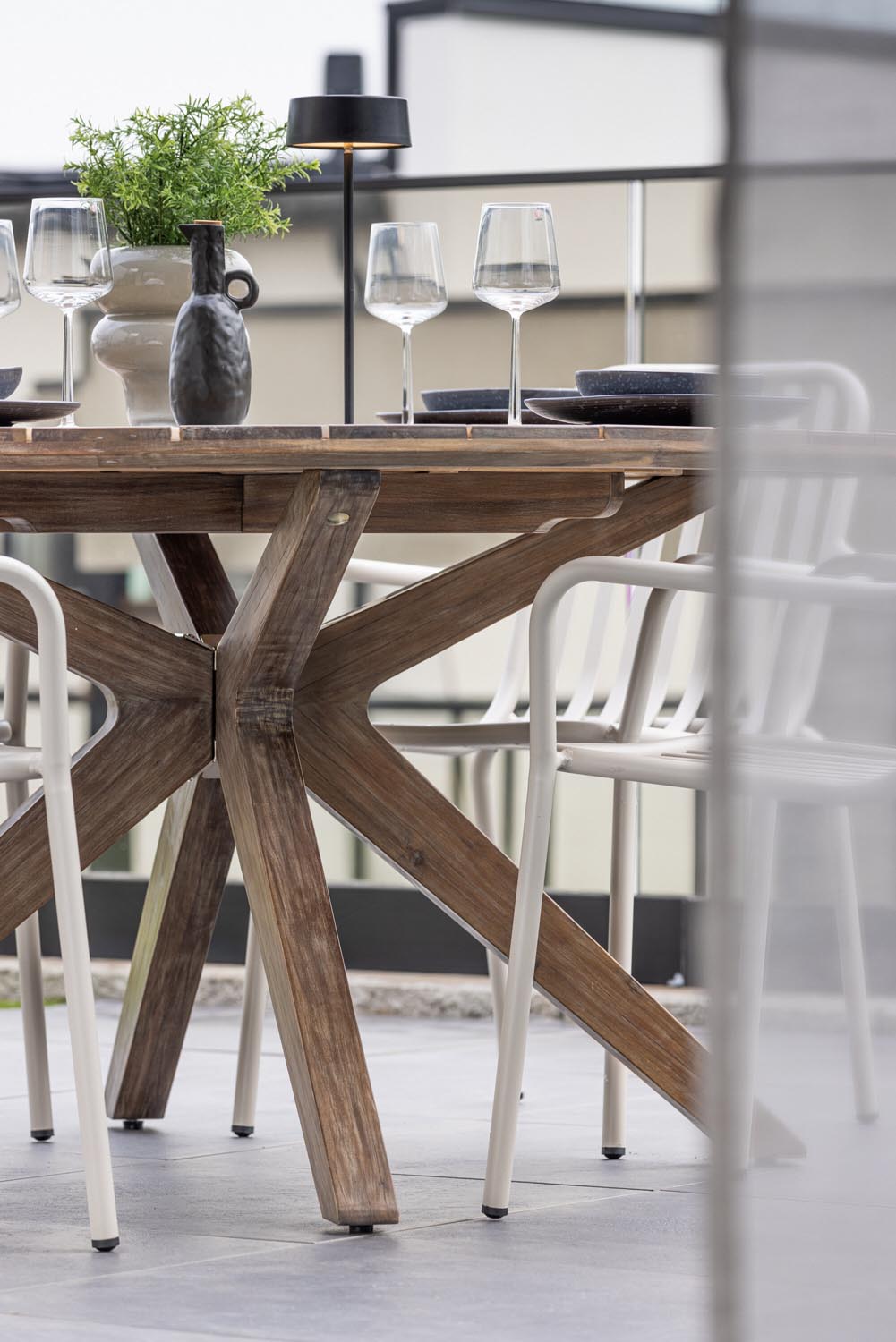 Rosario Gartentisch rund in Braun präsentiert im Onlineshop von KAQTU Design AG. Gartentisch ist von Venture Home