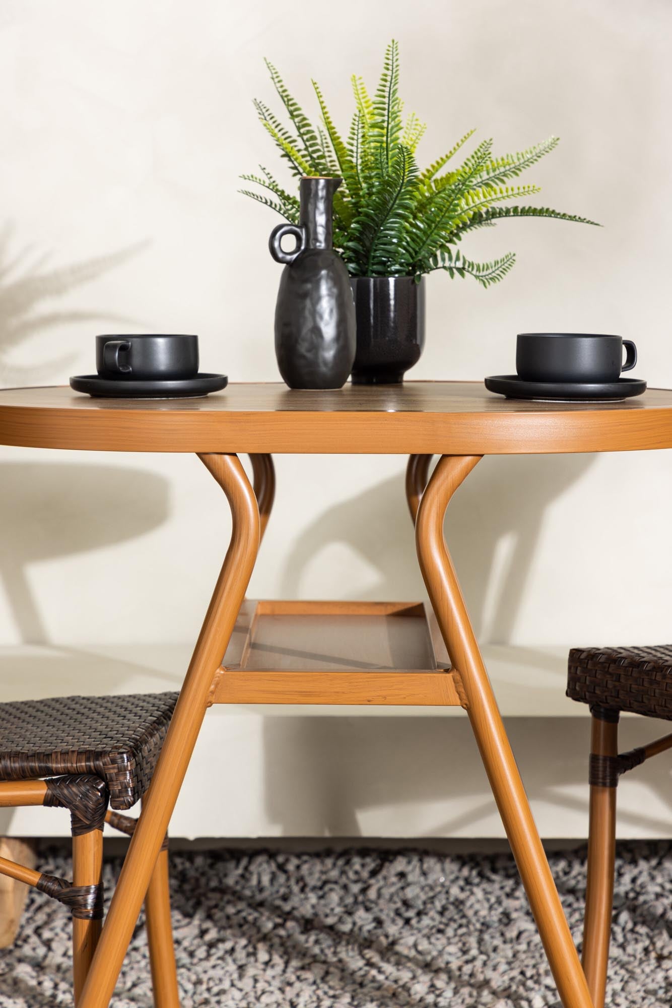 Abrantes Café Set in Braun/Braun/Dunkelbraun präsentiert im Onlineshop von KAQTU Design AG. Gartentischset ist von Venture Home