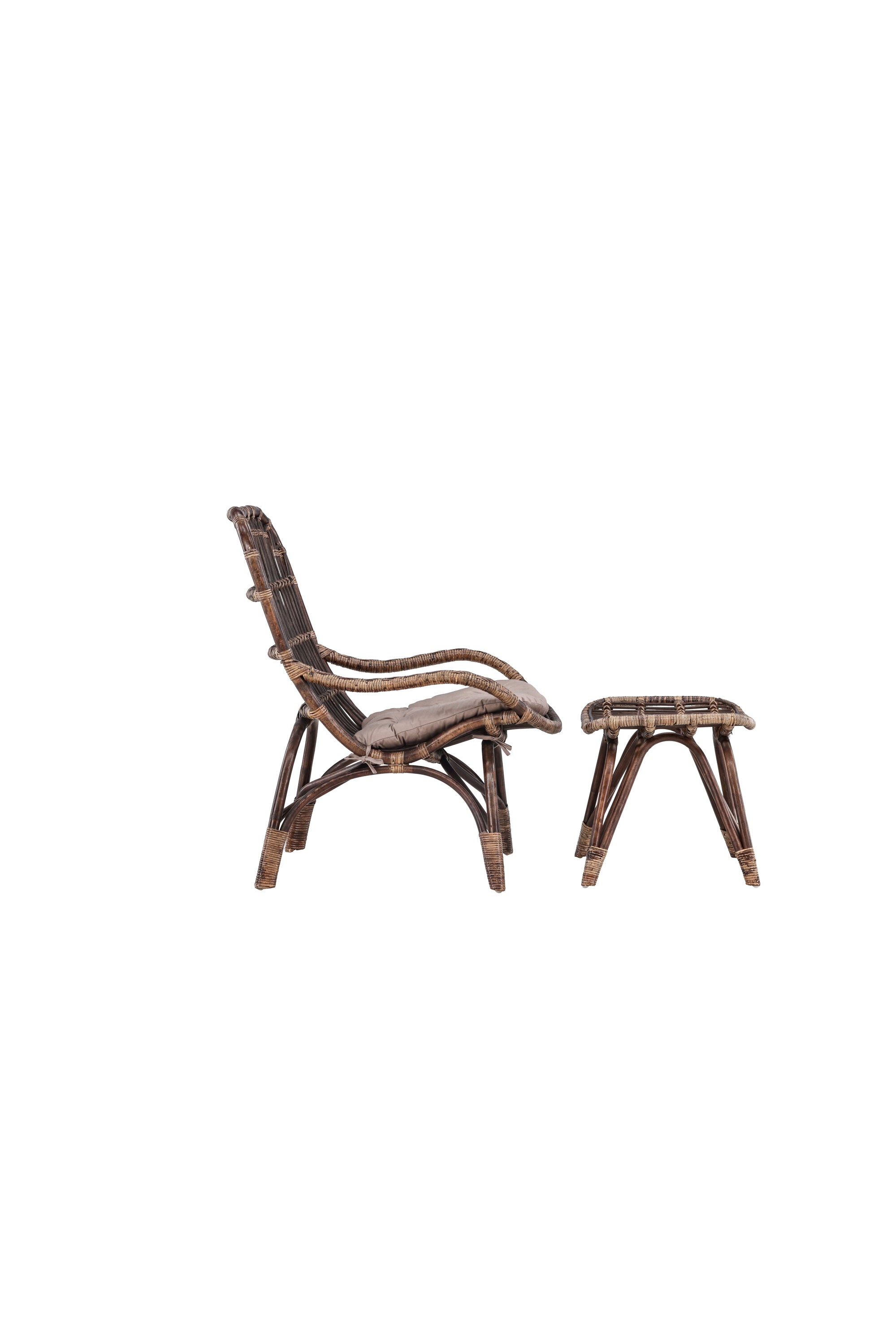 Der Ella Lounge Stuhl von Venture Home kombiniert modernes Design mit Komfort und ist ideal für stilvolle Wohnräume.