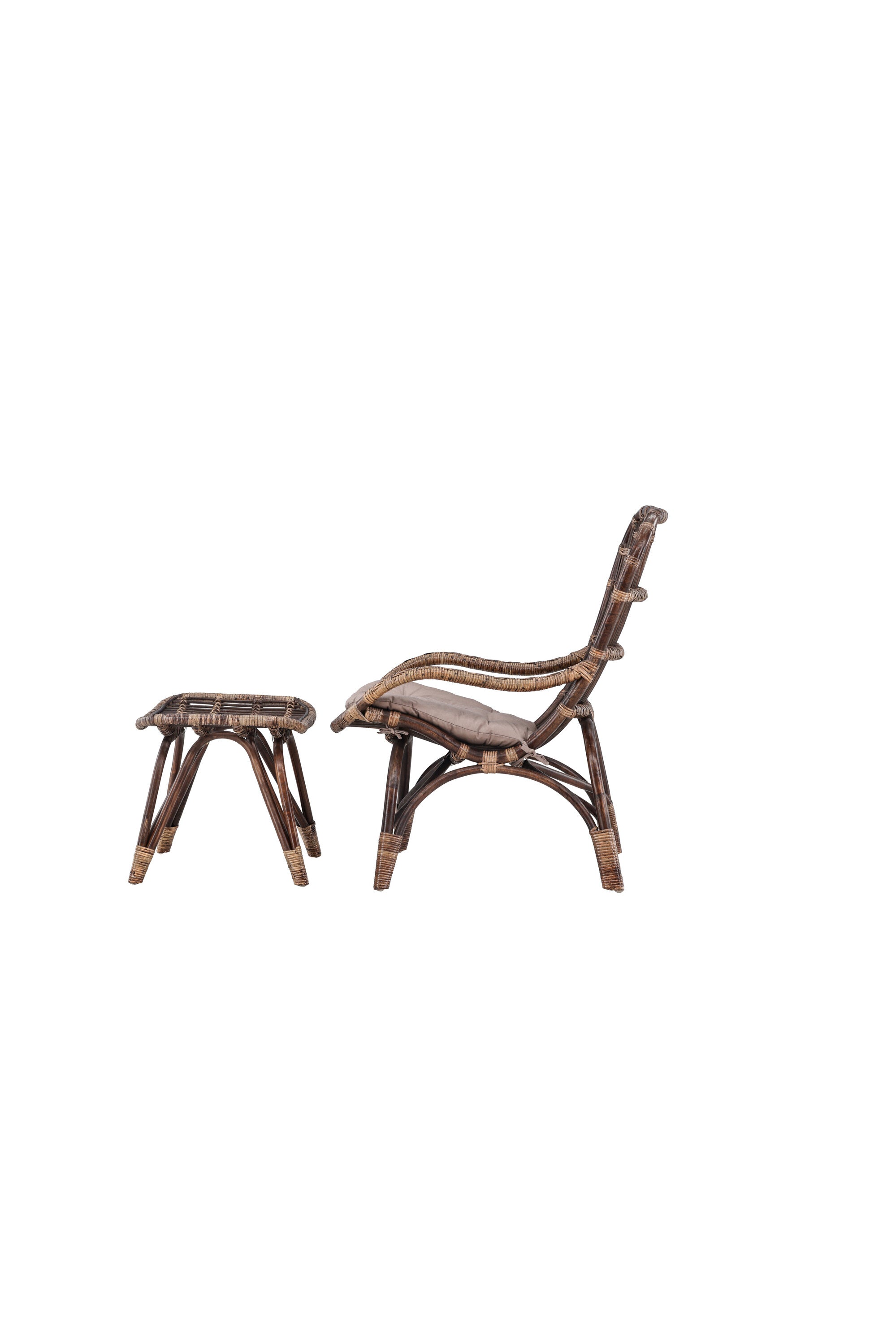 Der Ella Lounge Stuhl von Venture Home kombiniert modernes Design mit Komfort und ist ideal für stilvolle Wohnräume.