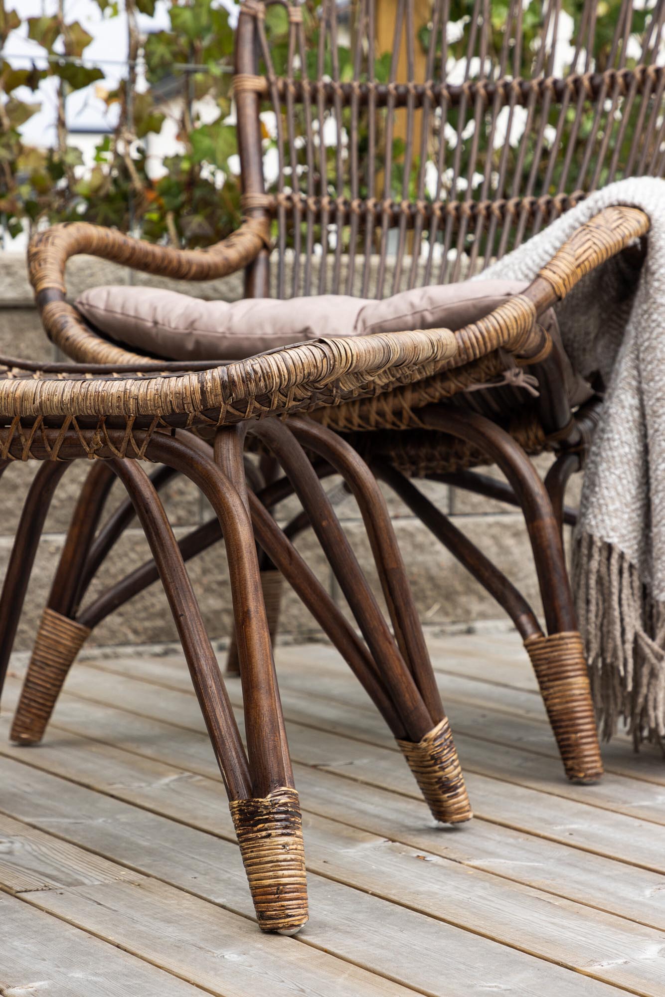 Der Ella Lounge Stuhl von Venture Home kombiniert modernes Design mit Komfort und ist ideal für stilvolle Wohnräume.