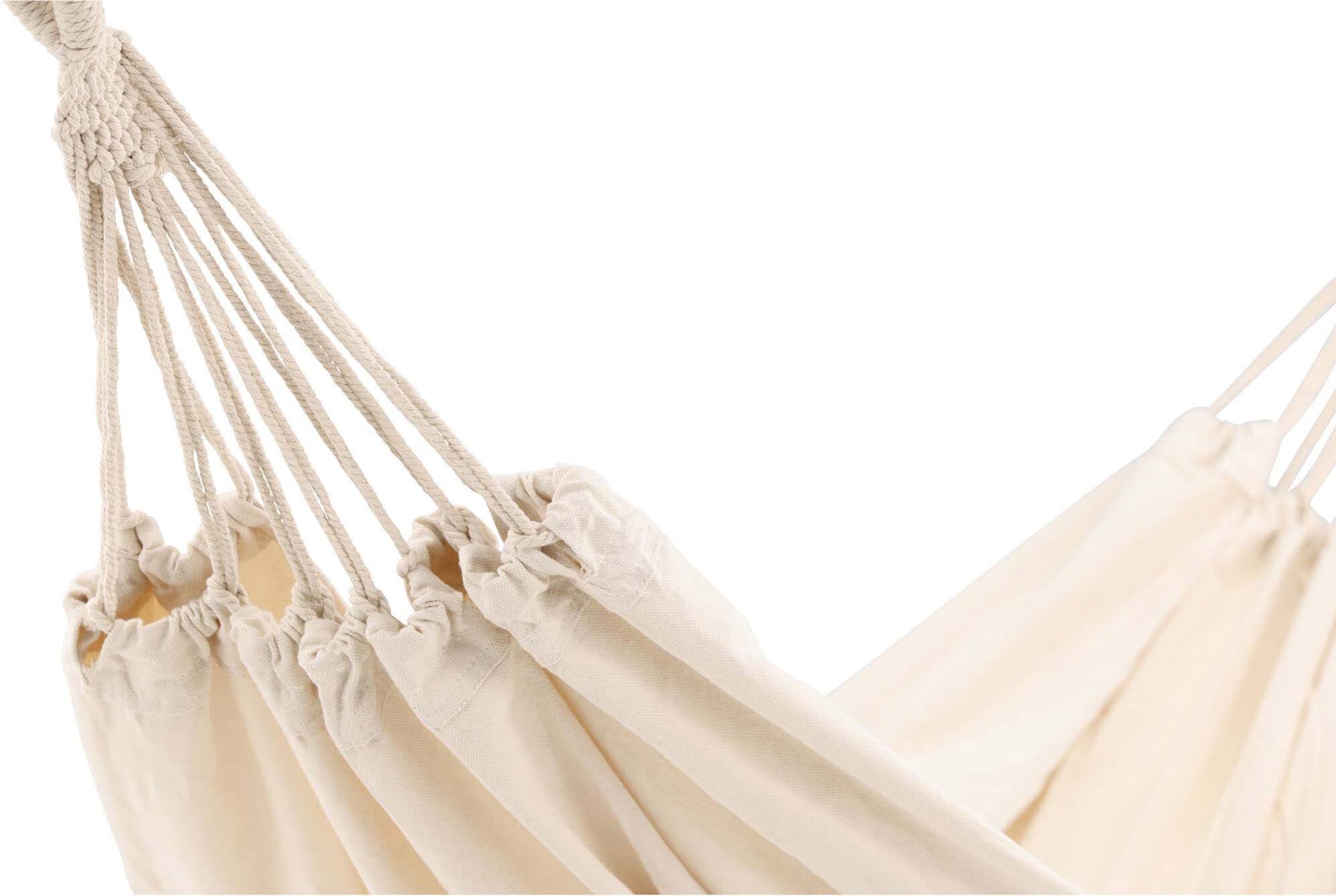 Entspannen Sie stilvoll in der Marbella Hängematte von Venture Home. Diese elegante Doppel-Hängematte bietet Komfort, Stabilität und ist perfekt für den Außenbereich.