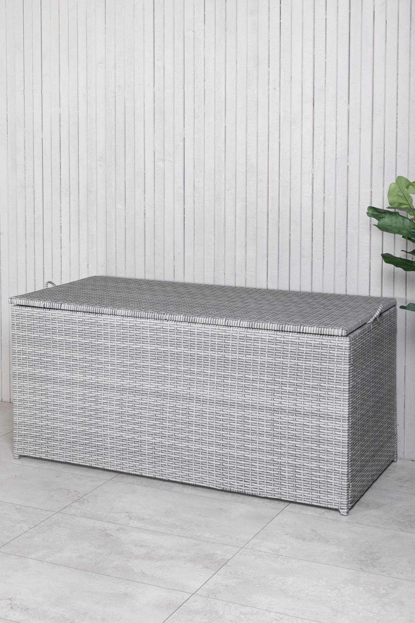 Stilvolle Londoner Kissenbox von Venture Home: Robuste, wetterfeste Aufbewahrungslösung für Gartenkissen und Zubehör im eleganten Design.