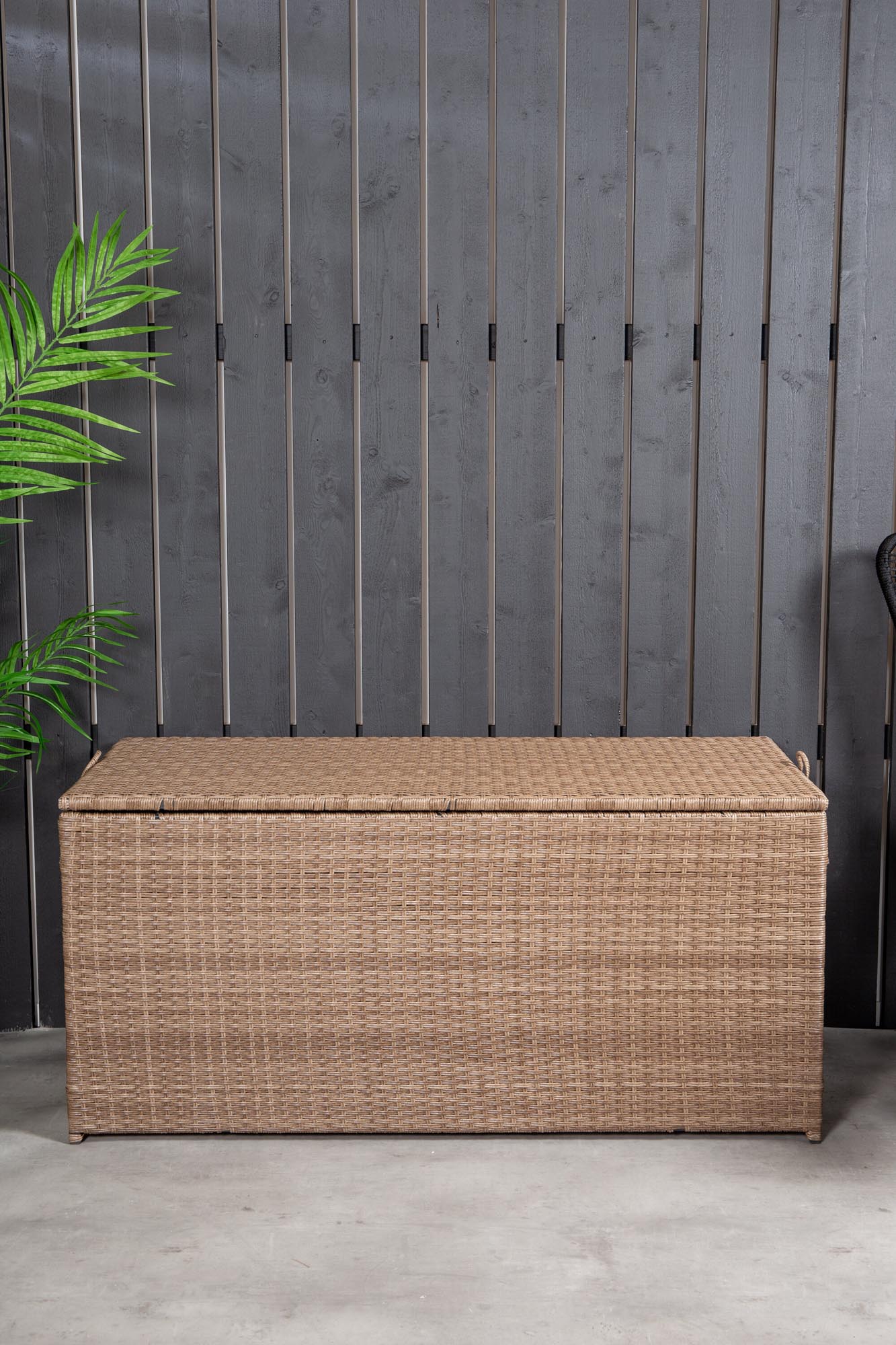 Stilvolle Londoner Kissenbox von Venture Home: Robuste, wetterfeste Aufbewahrungslösung für Gartenkissen und Zubehör im eleganten Design.