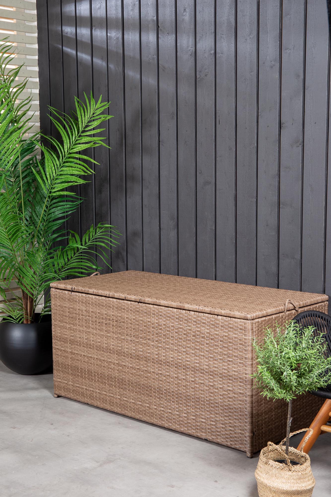 Venture Home London: Stilvolle Kissenbox für Ihren Garten.