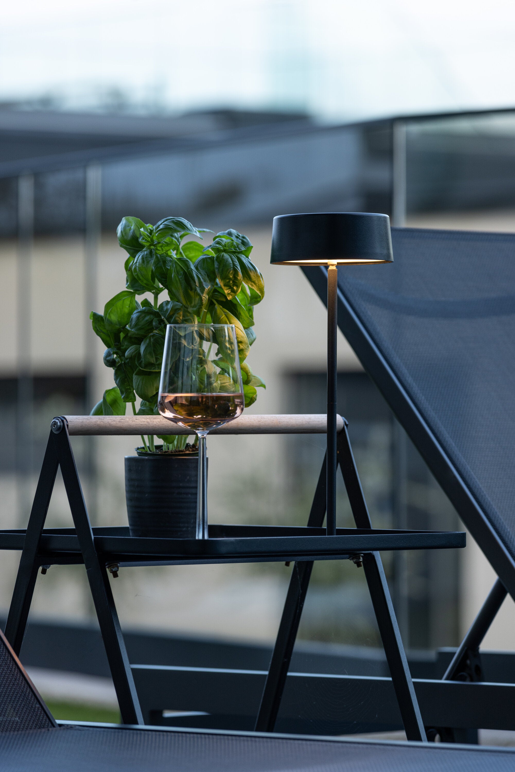 Stilvolle Tern Tischleuchte: Perfekte Beleuchtung für Ihr Ambiente.