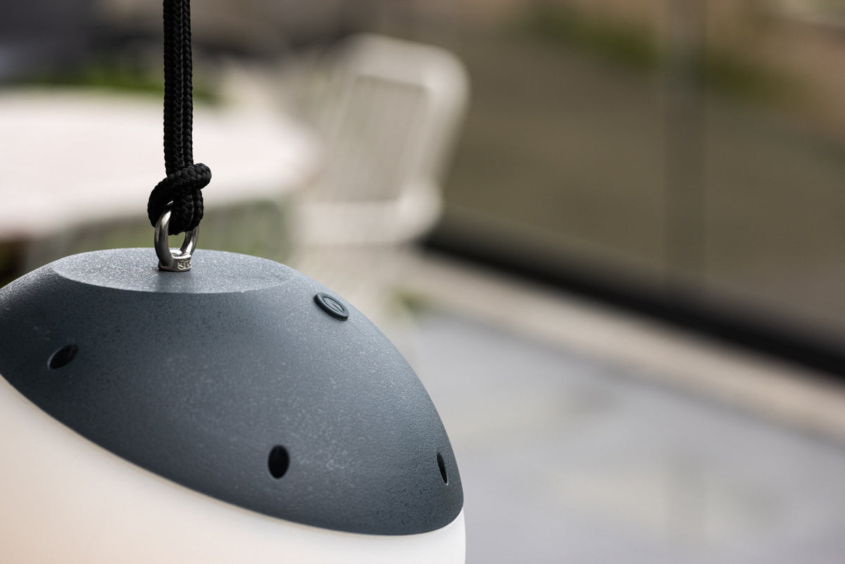 Doris Pendelleuchte in Schwarz-Weiss präsentiert im Onlineshop von KAQTU Design AG. Pendelleuchte ist von Venture Home