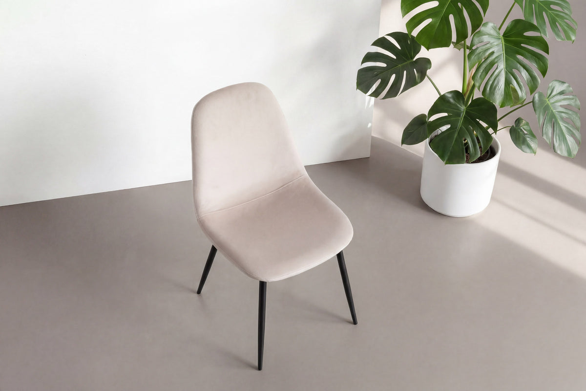 Polar Esszimmerstuhl in Beige präsentiert im Onlineshop von KAQTU Design AG. Stuhl ist von Venture Home