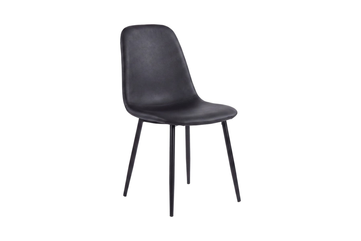 Polar Stuhl von Venture Home mit schwarzem Polyester-Samt-Bezug und schlanken schwarzen Stahlbeinen, runde Silhouette, freigestellt.