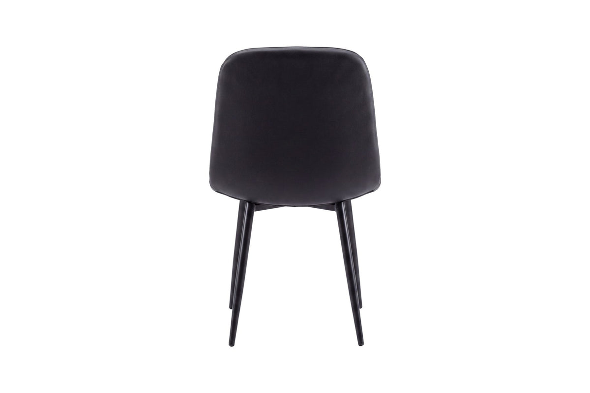 Polar Stuhl von Venture Home mit schwarzem Polyester-Samt-Bezug und schlanken schwarzen Stahlbeinen, runde Silhouette, freigestellt.