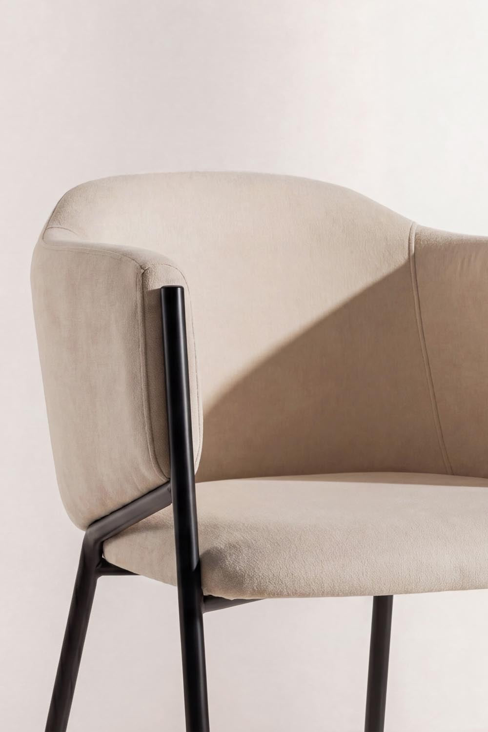 Evelina Esszimmerstuhl in Beige präsentiert im Onlineshop von KAQTU Design AG. Stuhl mit Armlehne ist von Venture Home