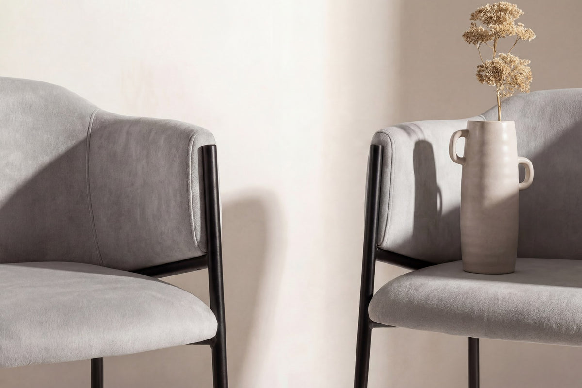 Evelina Esszimmerstuhl in Hellgrau präsentiert im Onlineshop von KAQTU Design AG. Gartenstuhl mit Armlehnen ist von Venture Home