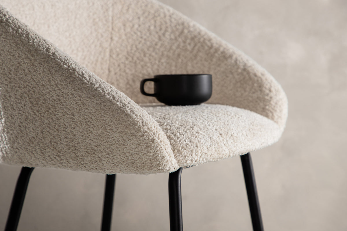 Velvet Barstuhl in Weiss präsentiert im Onlineshop von KAQTU Design AG. Barstuhl ist von Venture Home