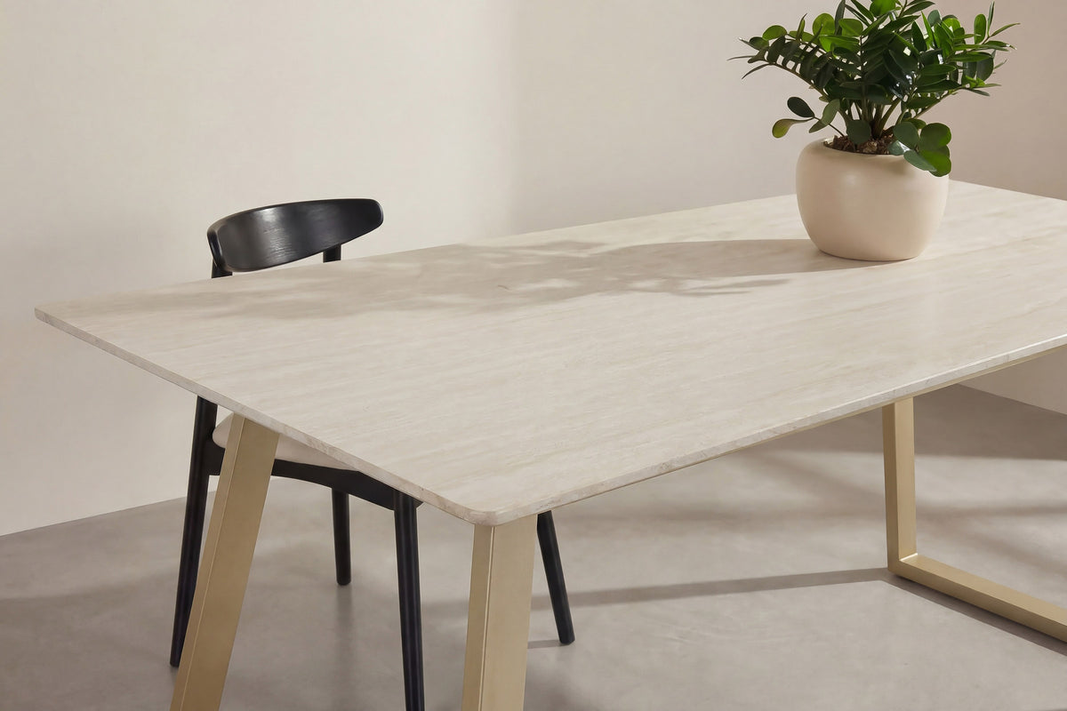 Estelle Rechteckiger Esstisch in Beige präsentiert im Onlineshop von KAQTU Design AG. Esstisch ist von Venture Home