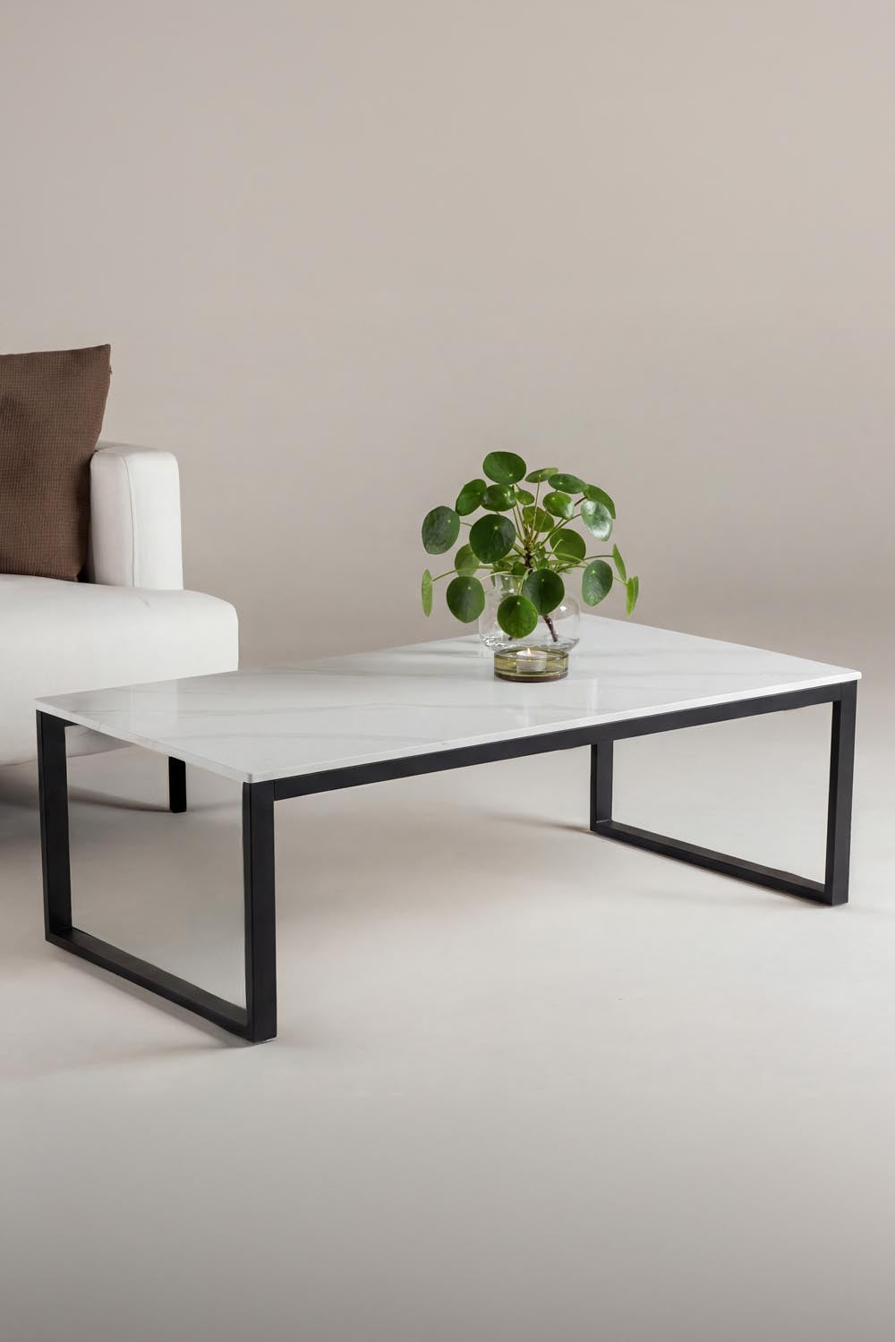 Estelle Couchtisch in Weiss präsentiert im Onlineshop von KAQTU Design AG. Beistelltisch ist von Venture Home