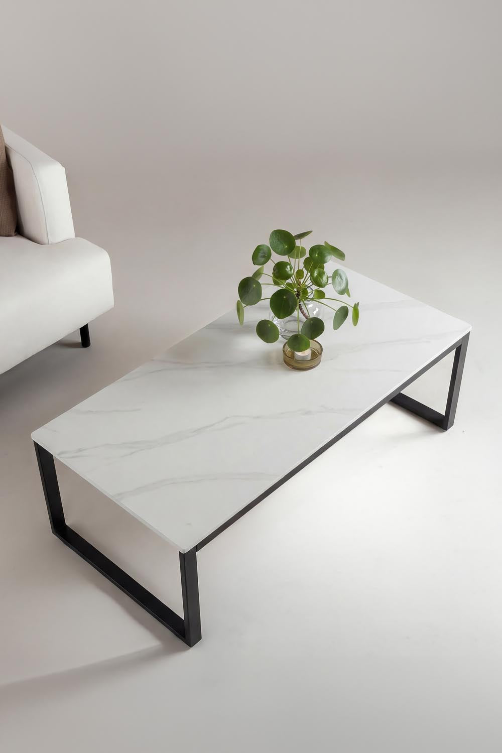 Estelle Couchtisch in Weiss präsentiert im Onlineshop von KAQTU Design AG. Beistelltisch ist von Venture Home