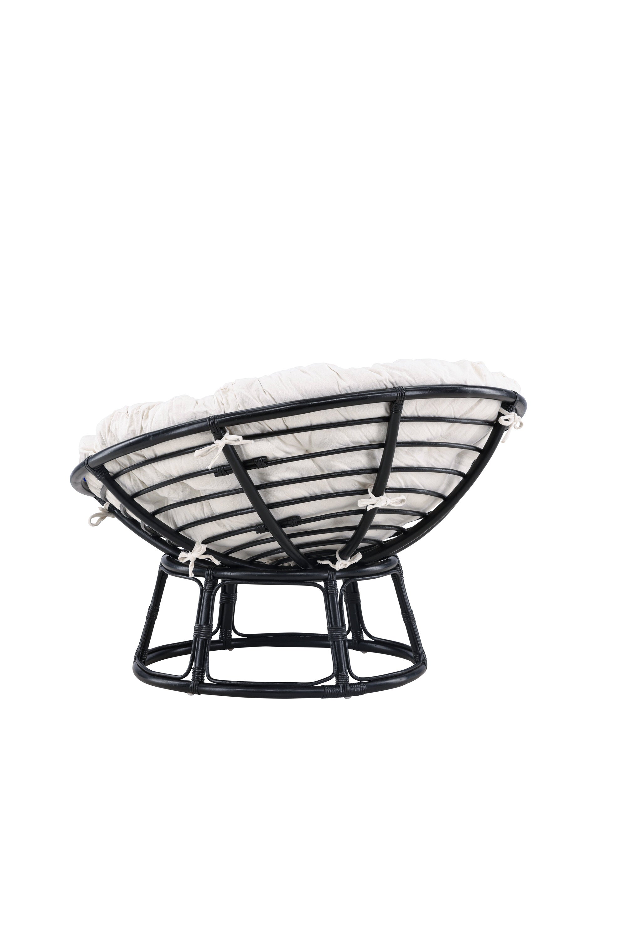 Erleben Sie den Bonnie Loungesessel von Venture Home: Hochwertiges Rattan, modernes Design und komfortable Kissen für stilvolle Entspannung im Freien.