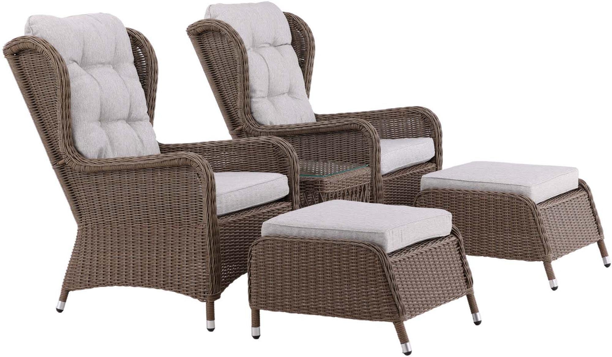Erleben Sie mit dem Washington Lounge Outdoorset 52cm von Venture Home stilvolle Momente im Freien. Komfortable Sessel, praktische Hocker und langlebige Materialien machen es zum perfekten Rückzugsort.