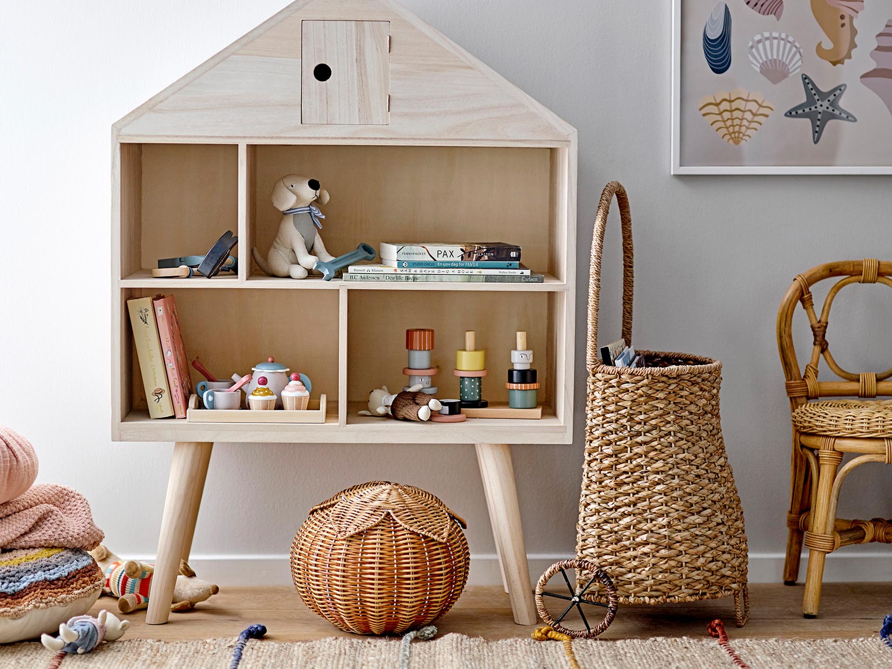 Gentrim Spielset von Bloomingville Mini: Hochwertiges Holzspielzeug in sanften Pastellfarben, ideal für kreative Teepartys und Rollenspiele.