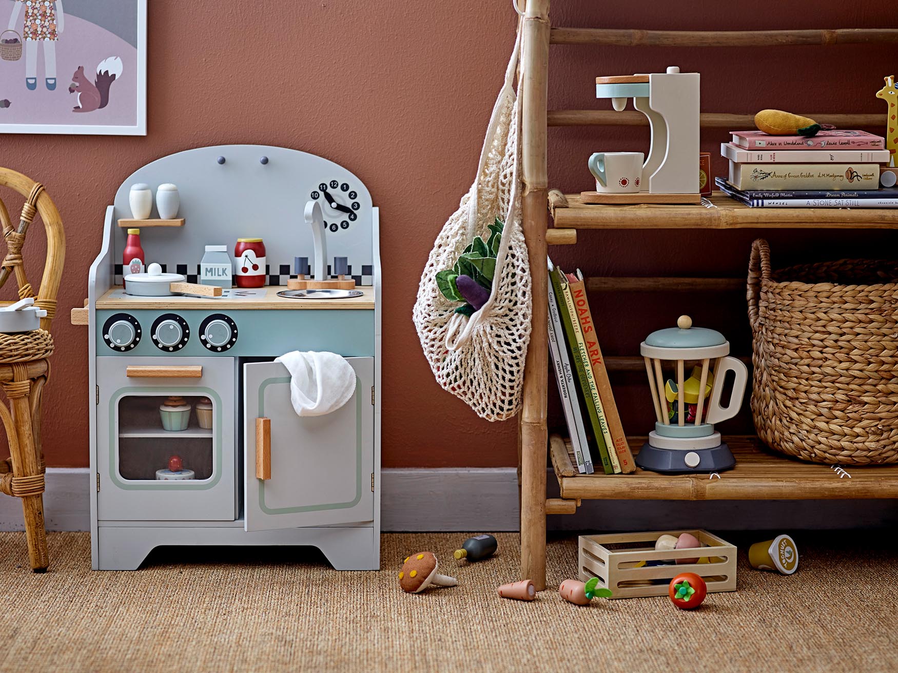 Yuliya Spielset: Rote Lotus-Lebensmittel von Bloomingville Mini.