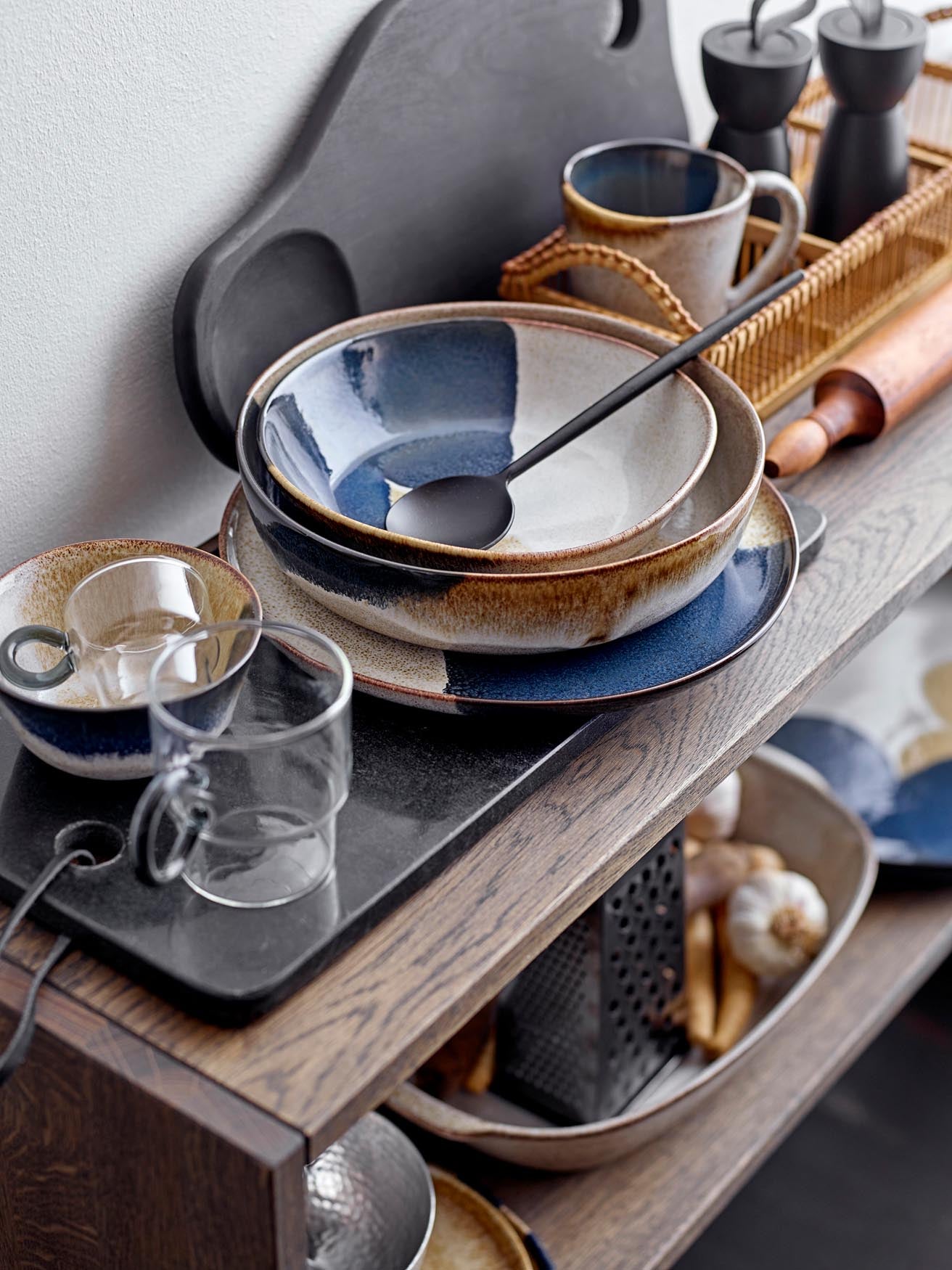 Elegante graue Steingutschale von Bloomingville, ideal für den täglichen Gebrauch und als stilvolles Dekorationselement.