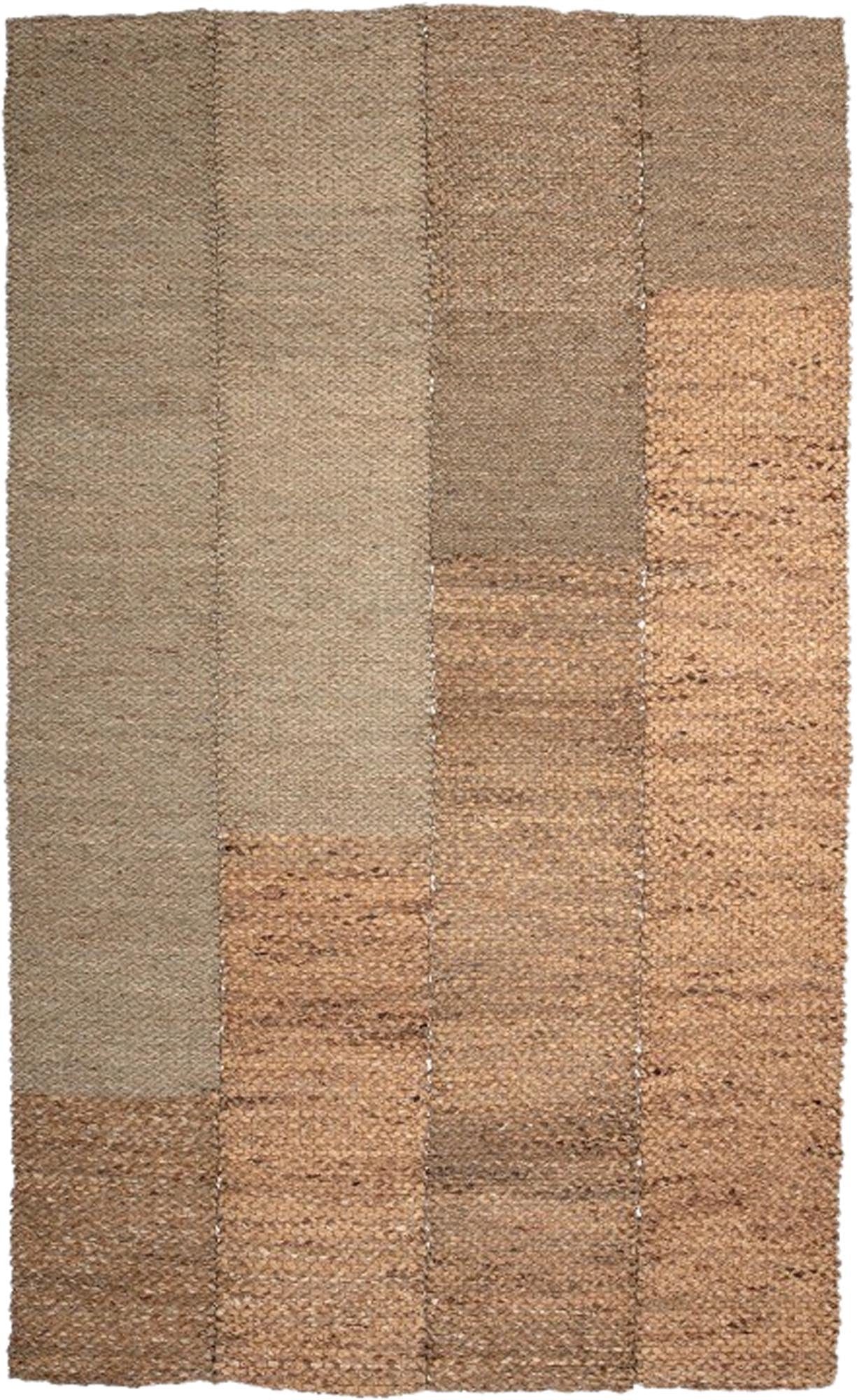 Der Enzov Teppich von Bloomingville aus handgenähtem Seegras bringt natürliche Eleganz und Nachhaltigkeit in Ihr Zuhause.