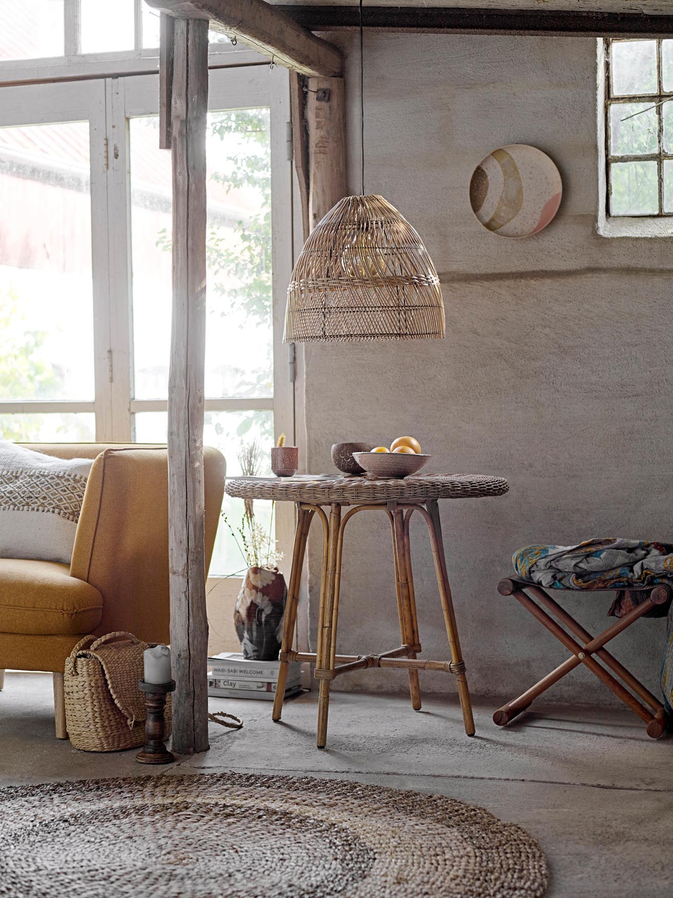 Entdecken Sie den Malic Teppich von Bloomingville: Einzigartiges Design aus Seegras und Wasserhyazinthe, ideal für nachhaltige Wohnräume.