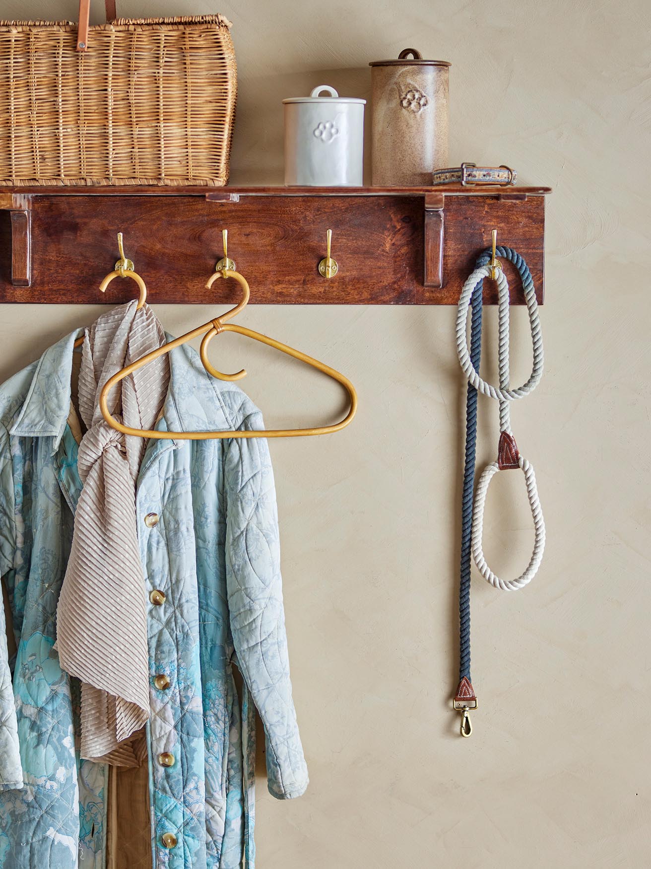 Eleganter Rattanbogen von Bloomingville für natürliche Akzente.