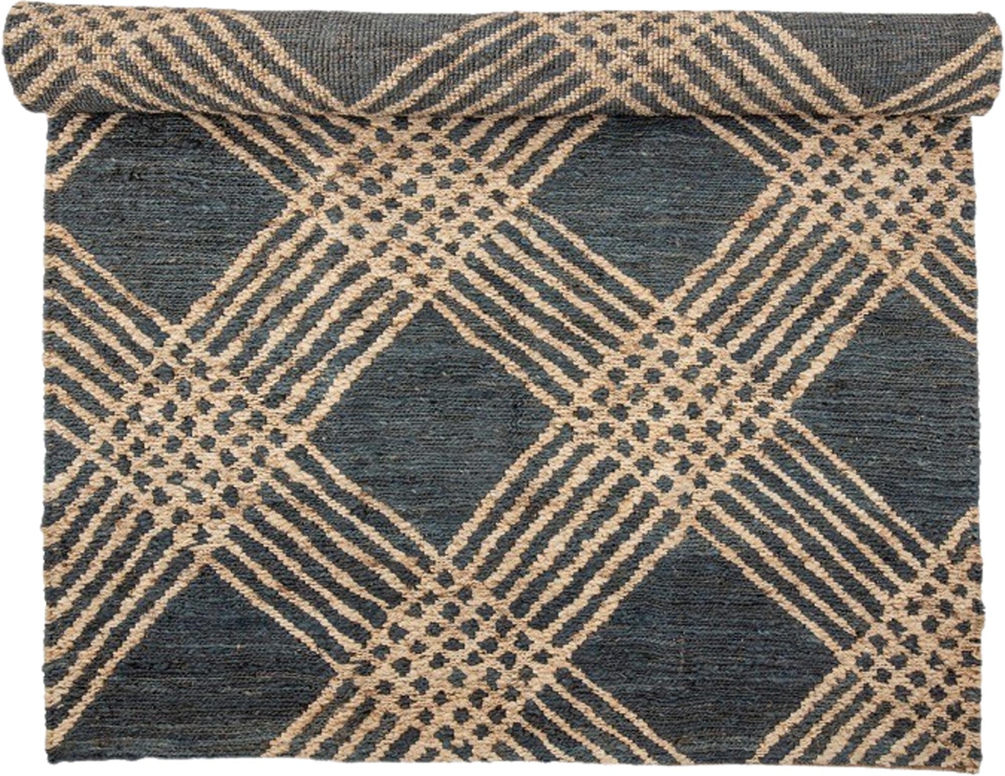 Entdecken Sie den stilvollen Cat Teppich von Bloomingville in Schwarz, aus hochwertigem Jute gefertigt – perfekt für ein modernes, nachhaltiges Zuhause.