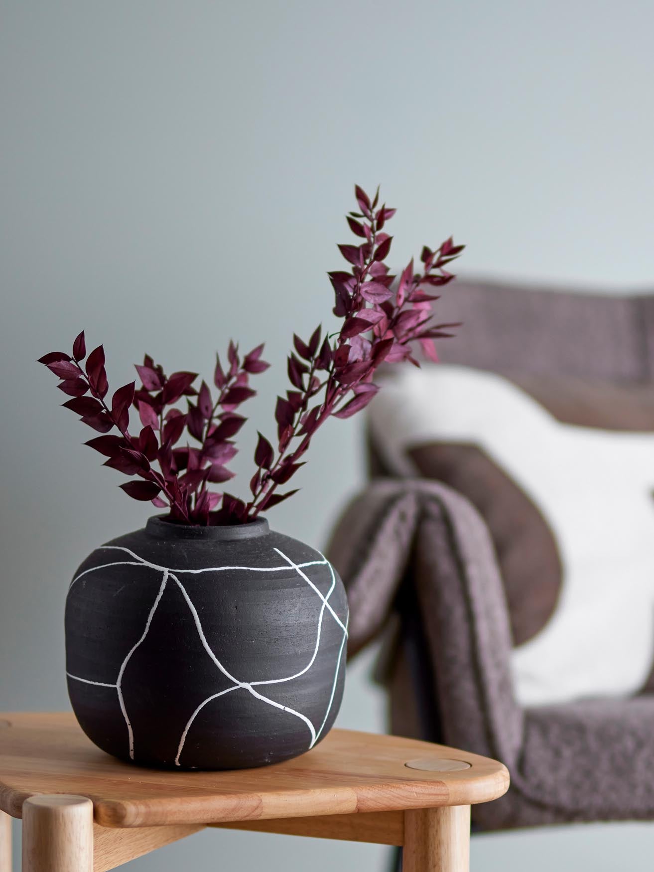 Niza Vase, Schwarz, Terrakotta – Modernes Design von Bloomingville.