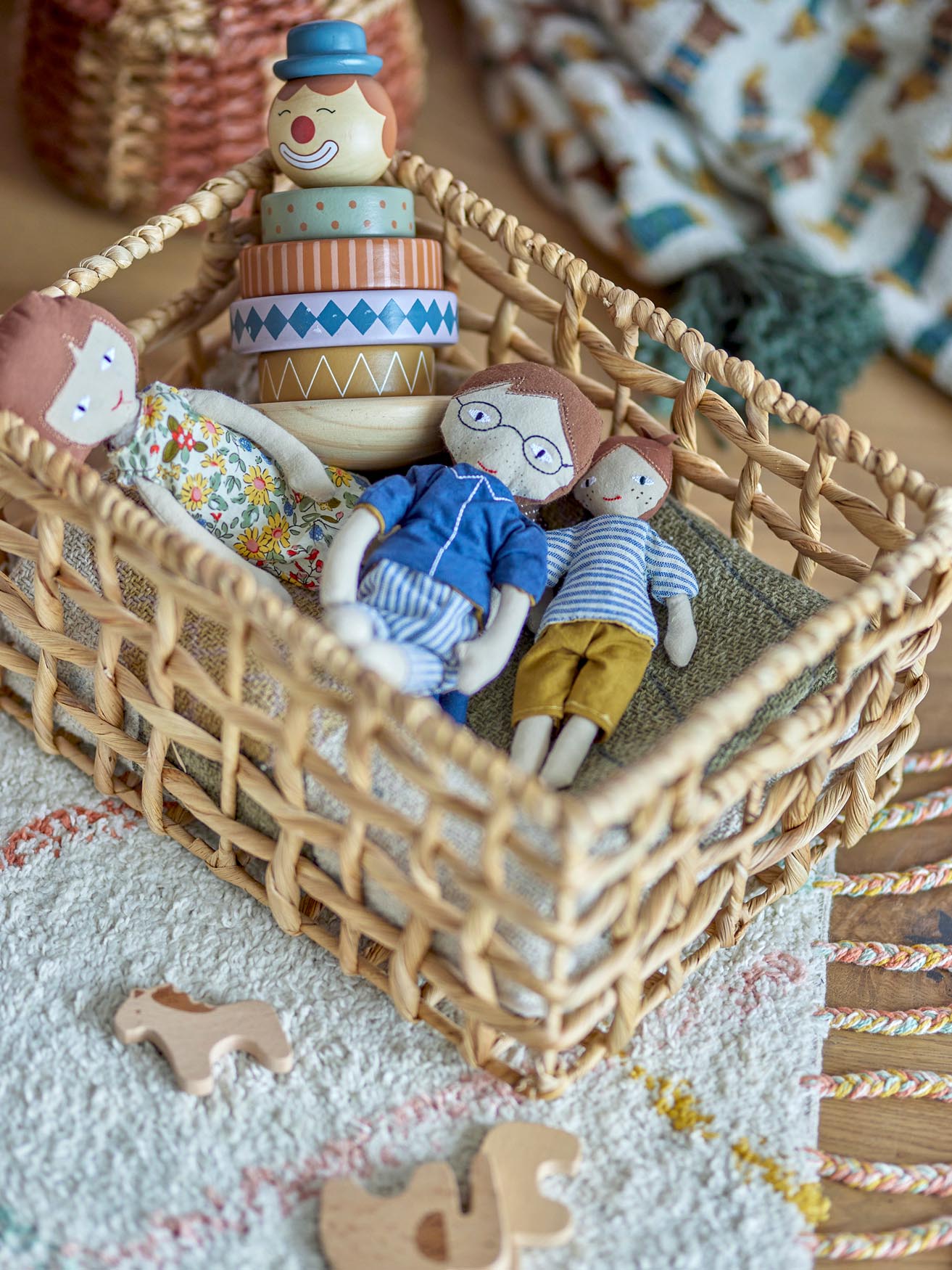 Entdecke die charmante Webster Doll in Braun von Bloomingville Mini – ein hochwertiges Plüschtier aus 100% Baumwolle, ideal zum Spielen und Dekorieren.