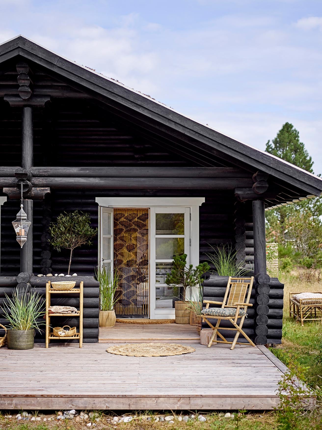 Stilvoller Diora Korb aus Seegras für ein harmonisches Wohnambiente.