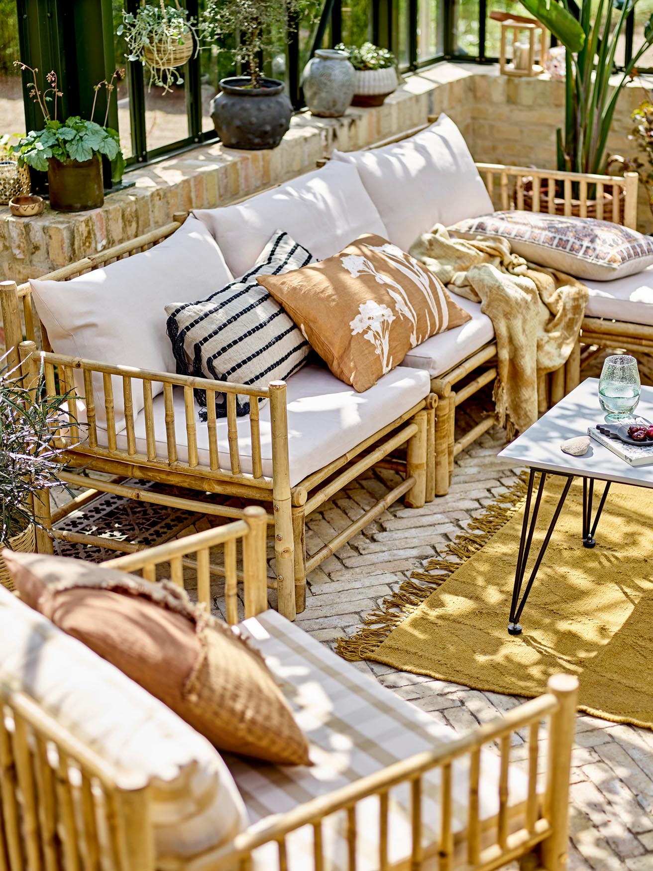 Moderner Mundo Couchtisch von Bloomingville in grauer Betonoptik, ideal für stilvolle Wohnräume und zeitgemässes Interieur.