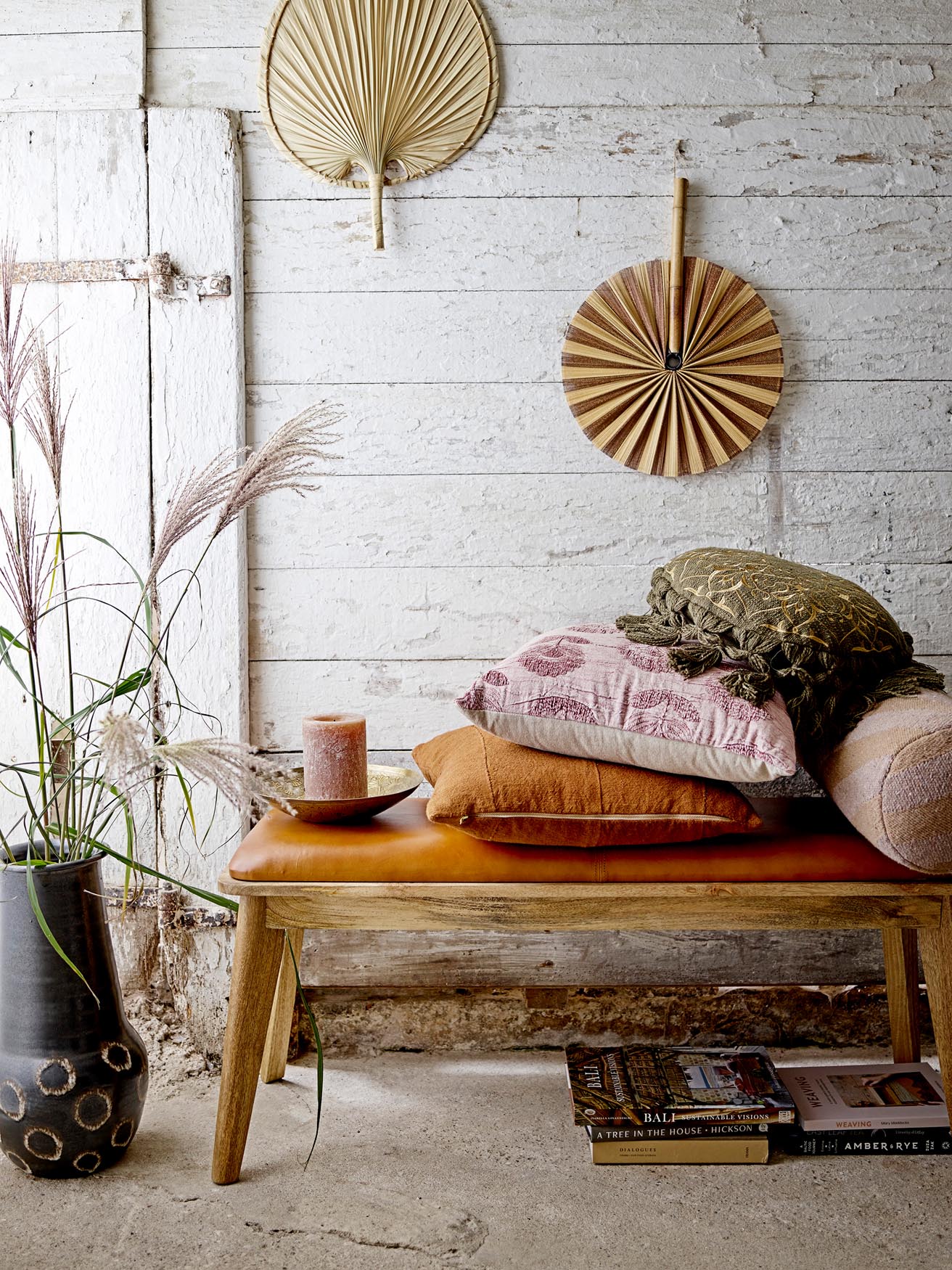 Entdecken Sie das stilvolle Katrín Kissen von Bloomingville, gefertigt aus recycelter Baumwolle. Perfekt für ein gemütliches Zuhause!