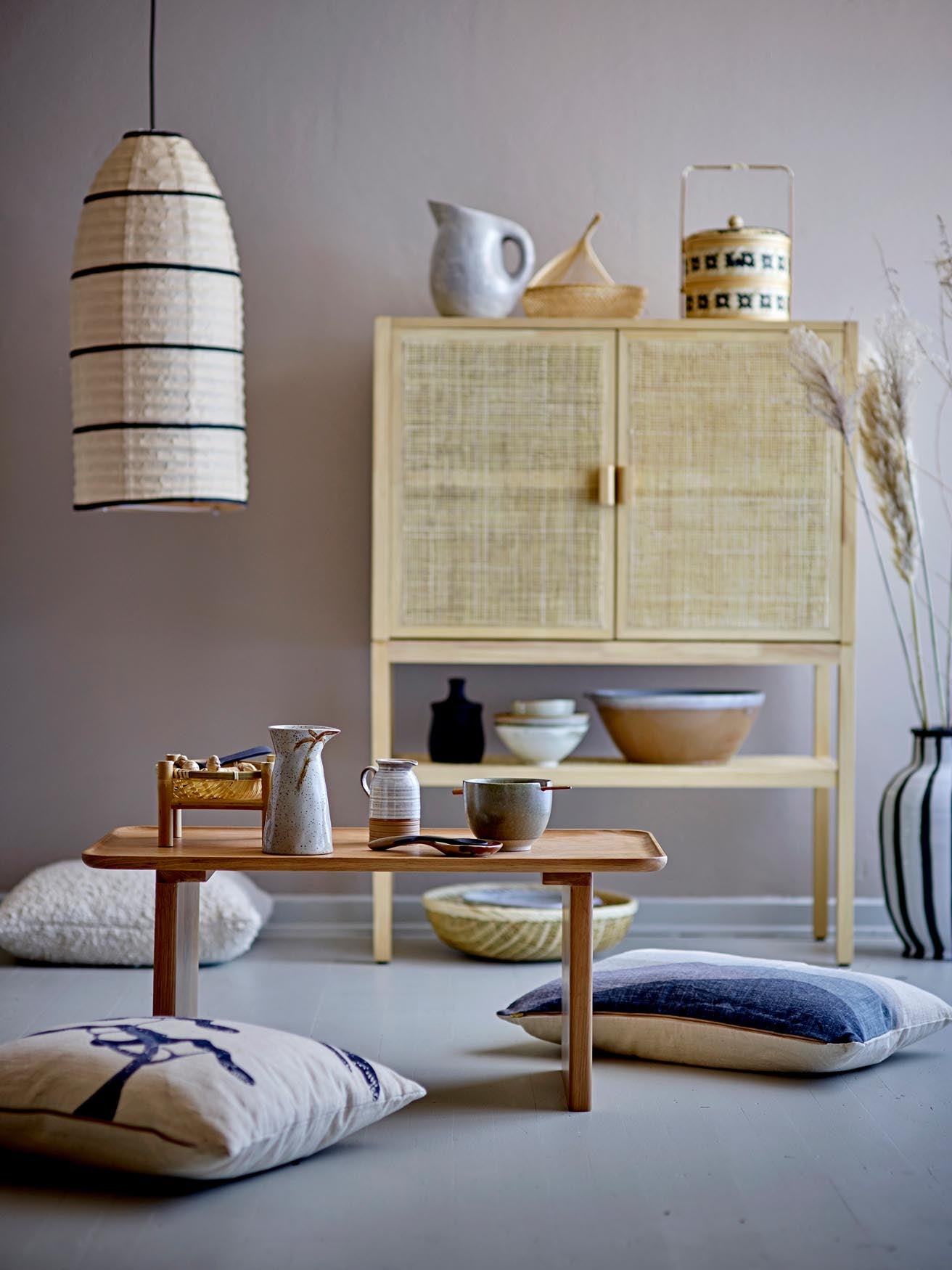 Eleganter Bambuskorb von Bloomingville für natürliche Ordnung.