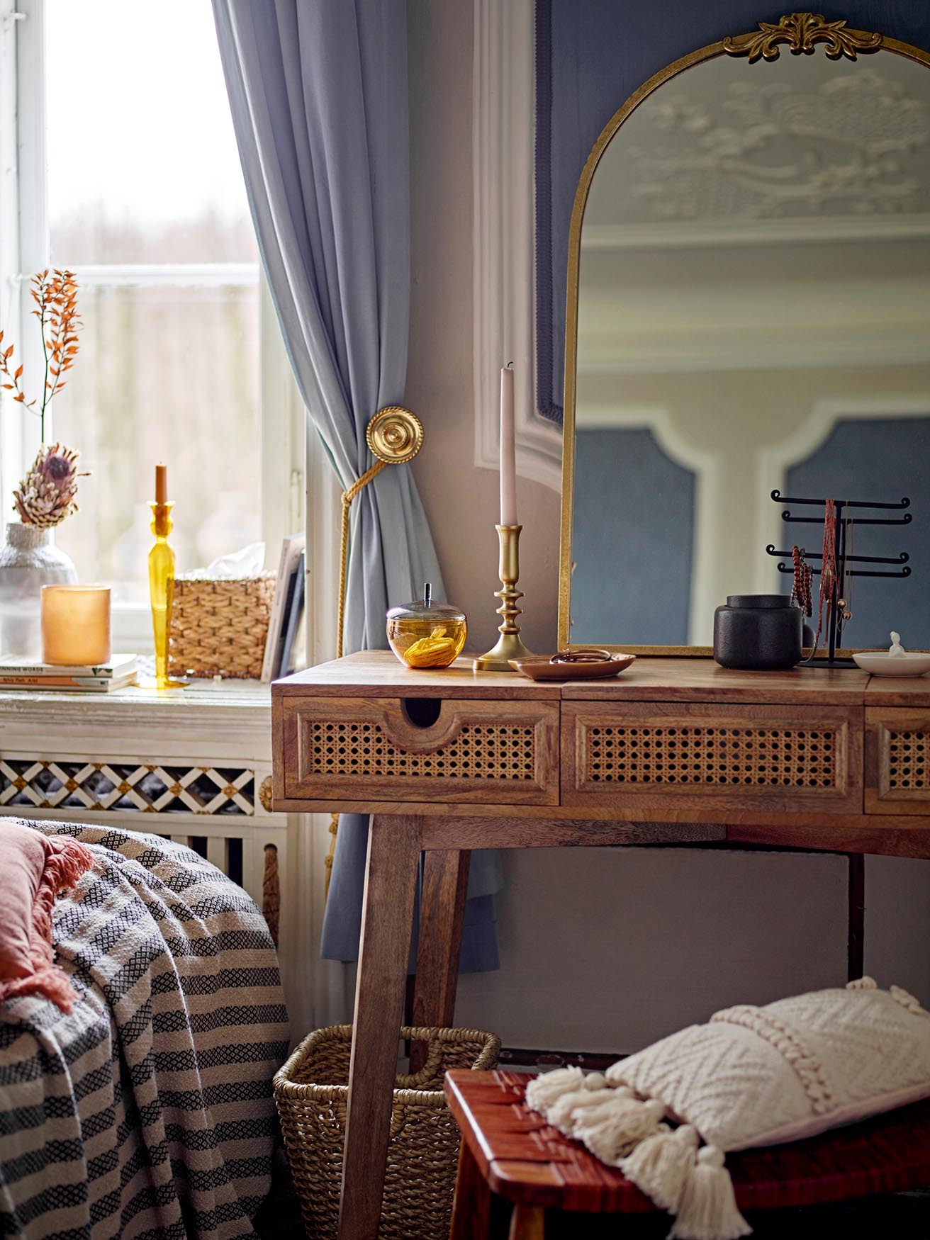 Dara Kerzenständer, Gelb, Glas in Yellow präsentiert im Onlineshop von KAQTU Design AG. Kerzenständer ist von Bloomingville