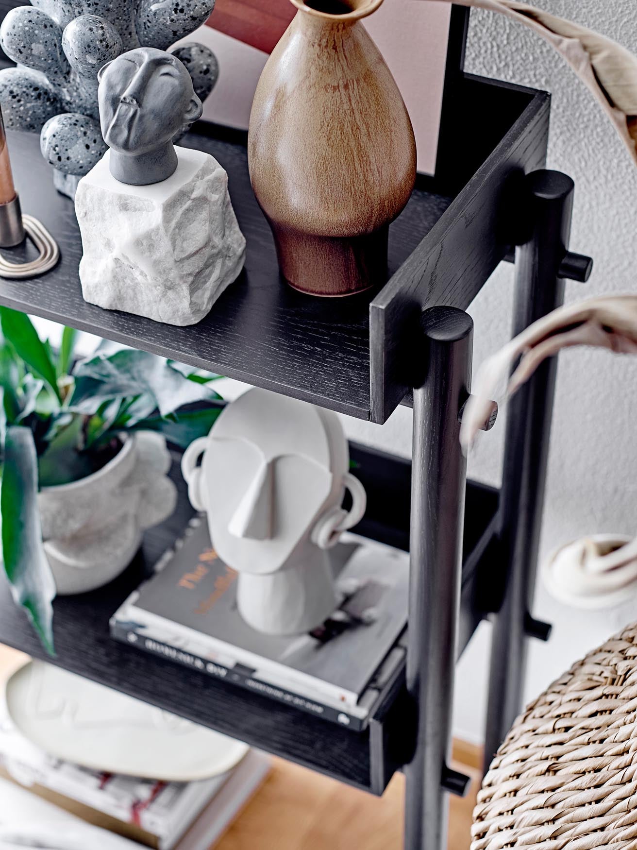 Stilvolle Luelle Deko in Weiss aus Polyresin von Bloomingville.