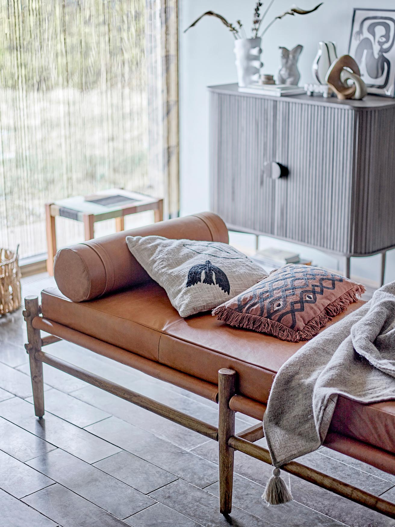 Galia Kissen von Bloomingville: Elegantes Design in brauner Baumwolle.