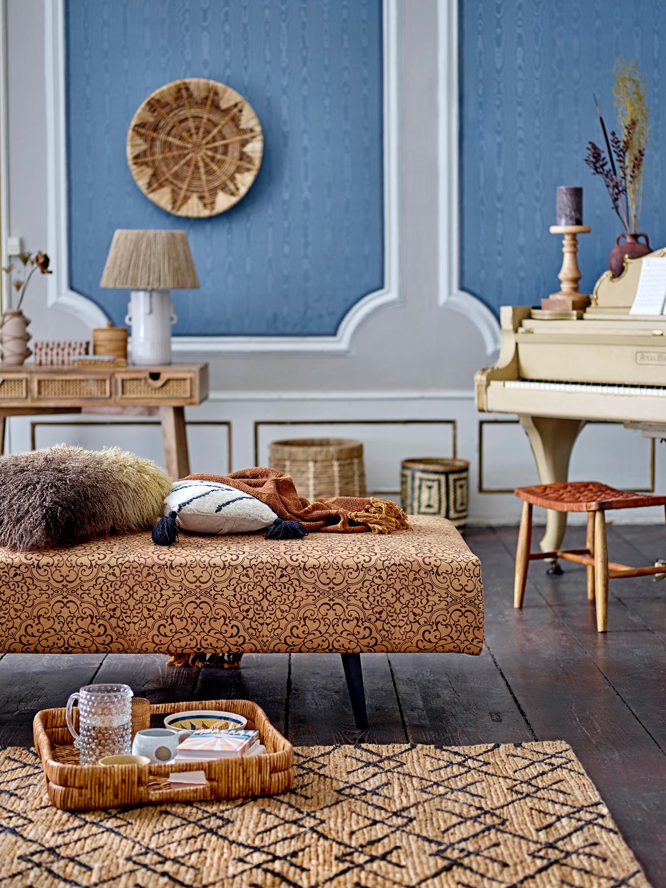 Nachhaltiger Ganja Überwurf in Braun aus recycelter Baumwolle.