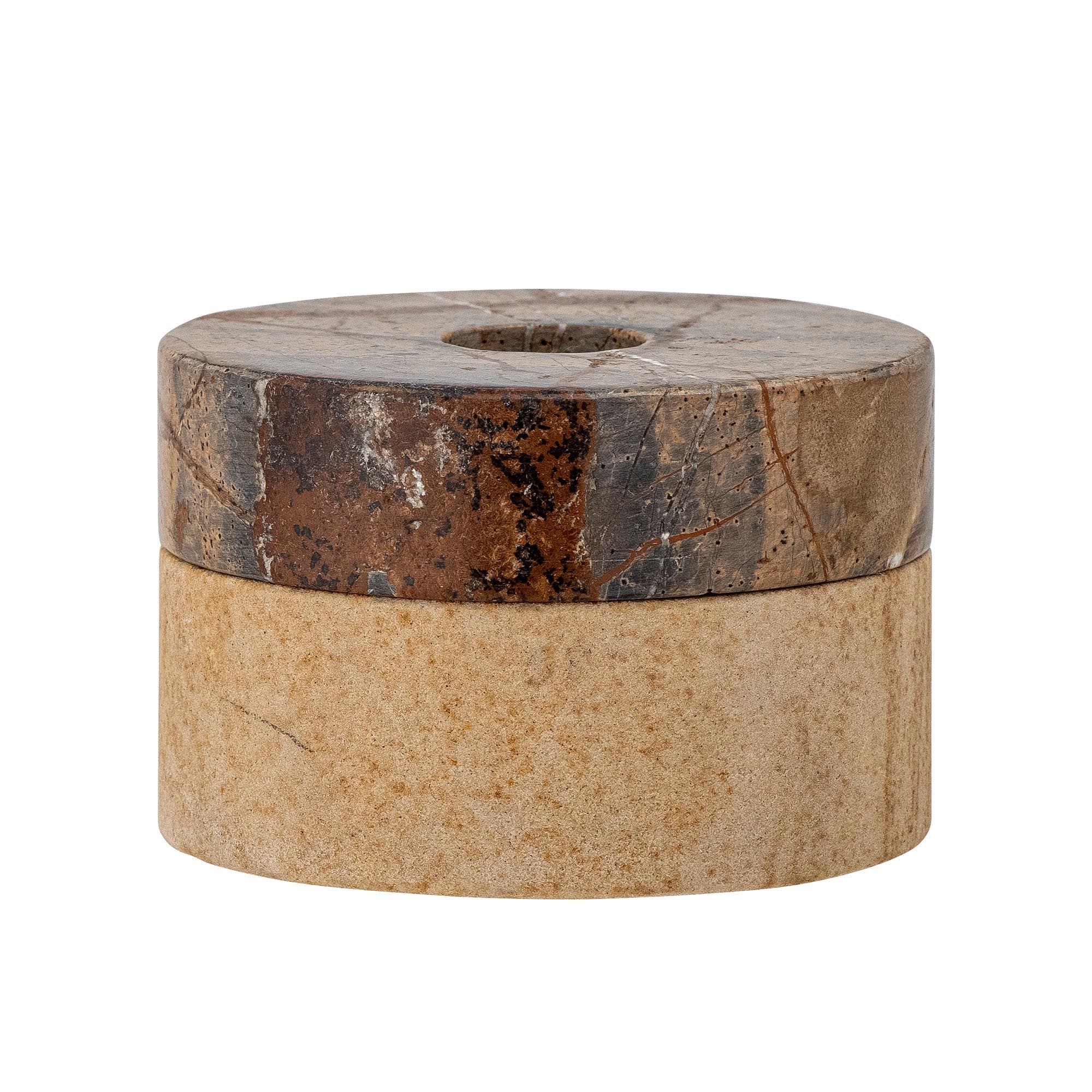 Entdecken Sie den Dalin Teelicht- und Kerzenhalter von Bloomingville aus hochwertigem Sandstein. Ideal für stimmungsvolle Abende und natürliche Deko.