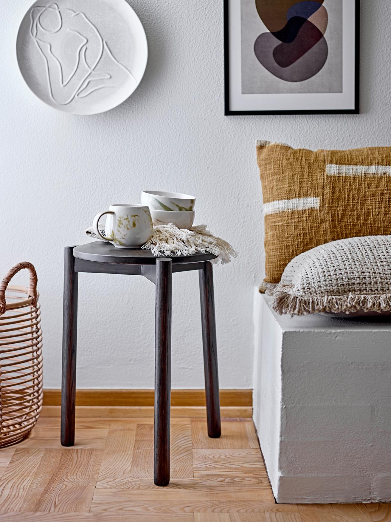 Entdecken Sie die handgefertigte Palma Schale in Grün von Bloomingville – ein einzigartiges Steingut-Set mit Aquarelleffekten für stilvolle Tischdekoration.